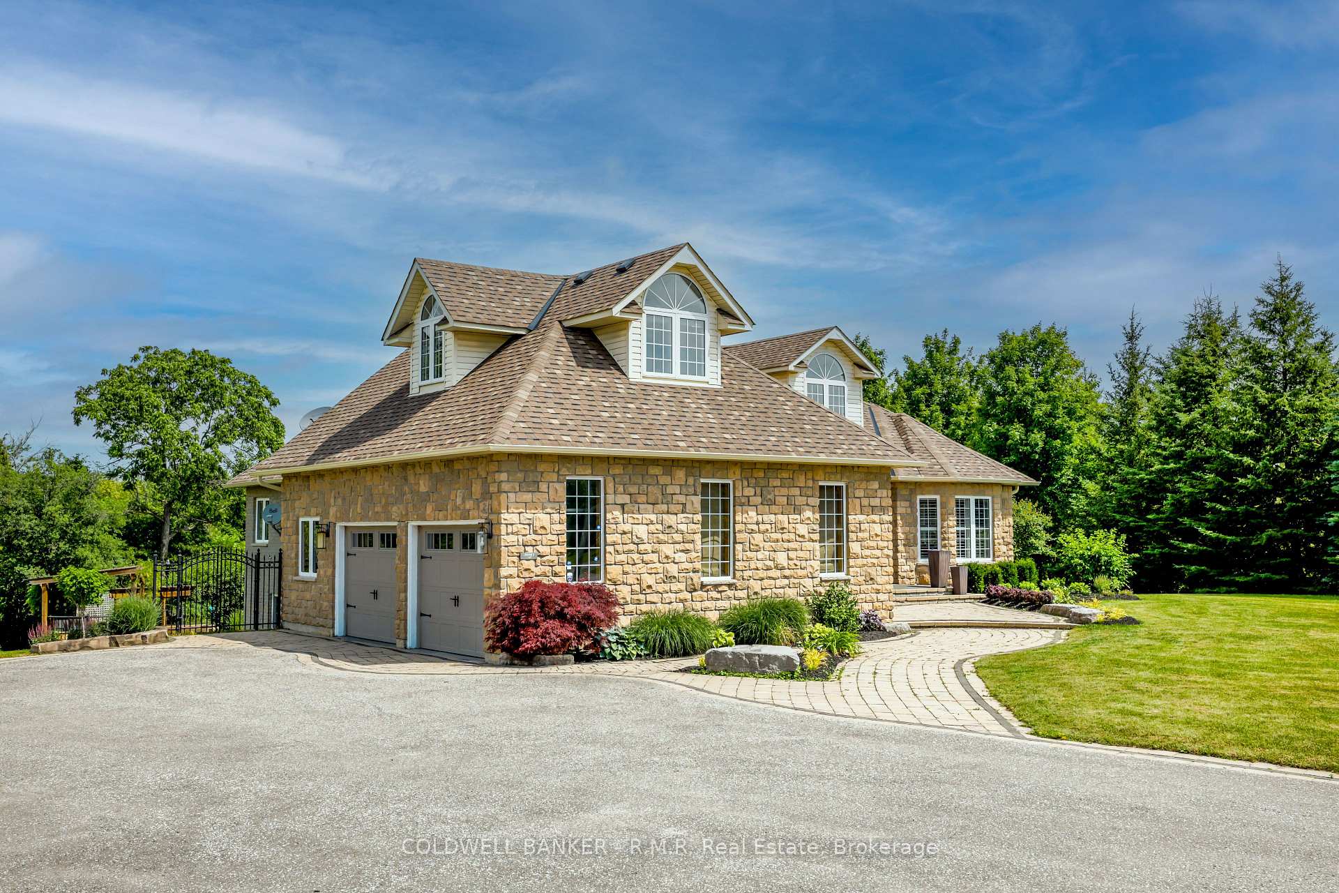 Photo 4 of 50 Venton Court, Clarington, Rural Clarington — HOMEH