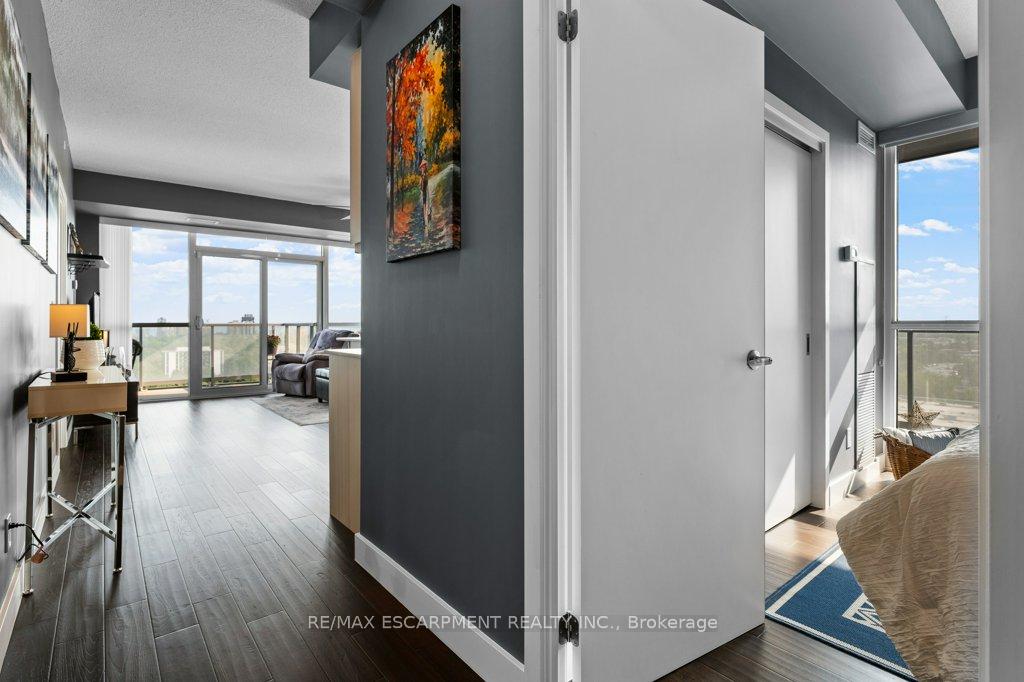 Photo 10 of Unit 1304, 2087 Fairview Street, Burlington, Freeman — HOMEH