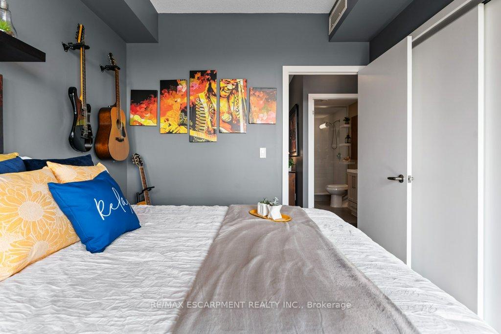Photo 14 of Unit 1304, 2087 Fairview Street, Burlington, Freeman — HOMEH
