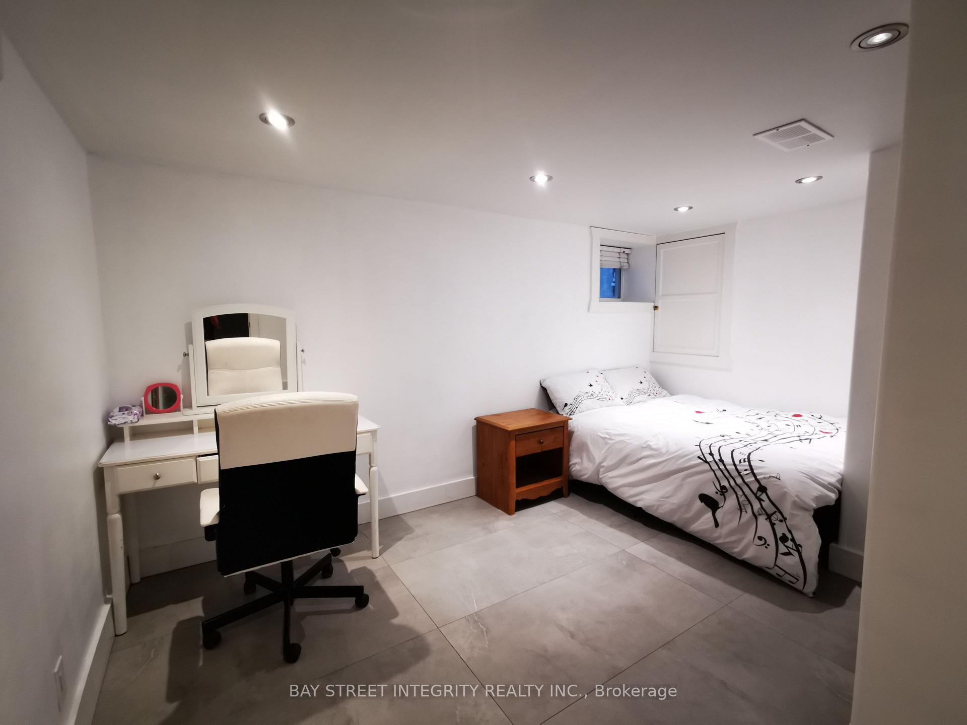 Photo 2 of Unit Basement, 488 Manning Avenue, Toronto, Palmerston-Little Italy — HOMEH