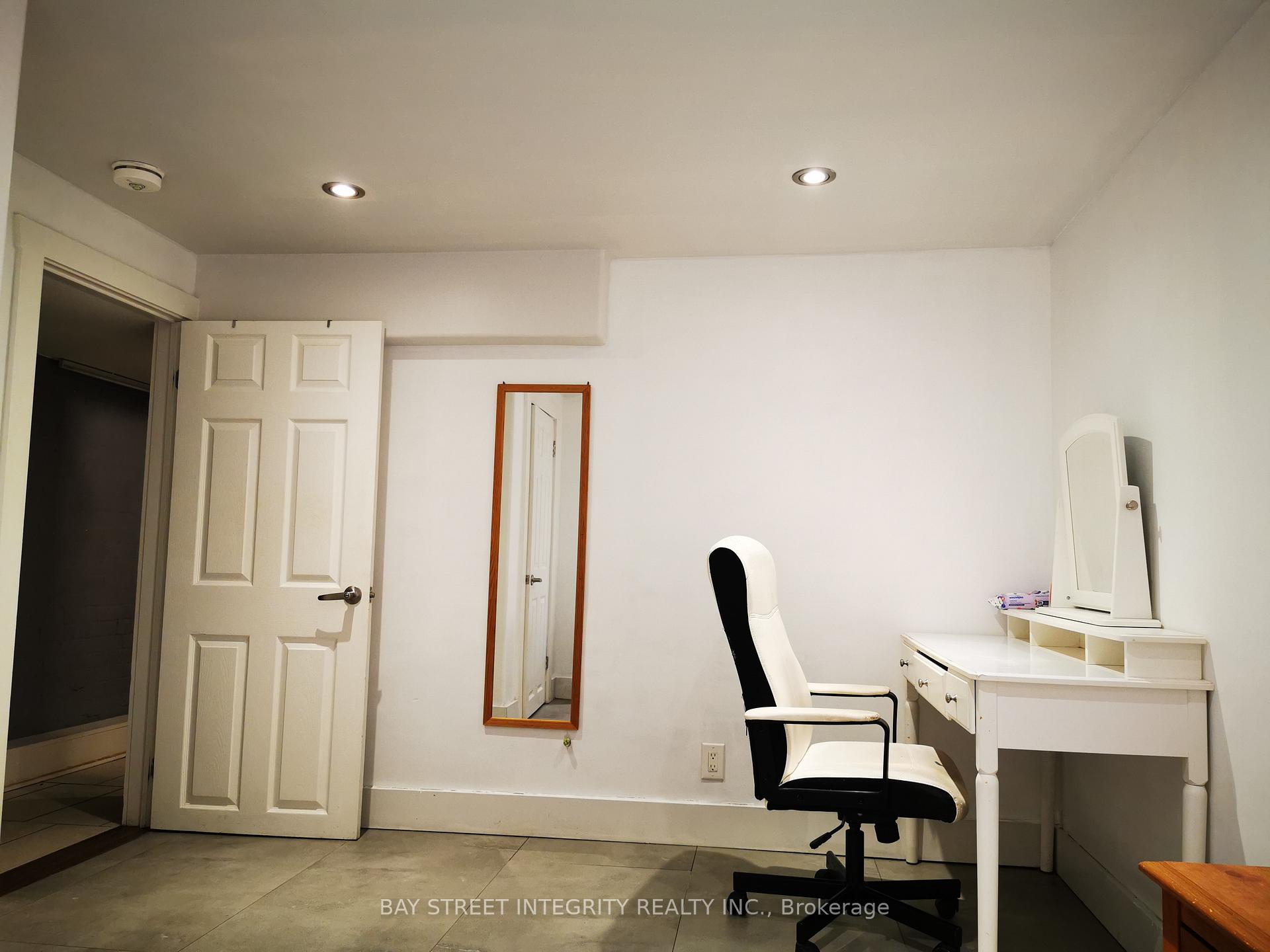 Photo 4 of Unit Basement, 488 Manning Avenue, Toronto, Palmerston-Little Italy — HOMEH