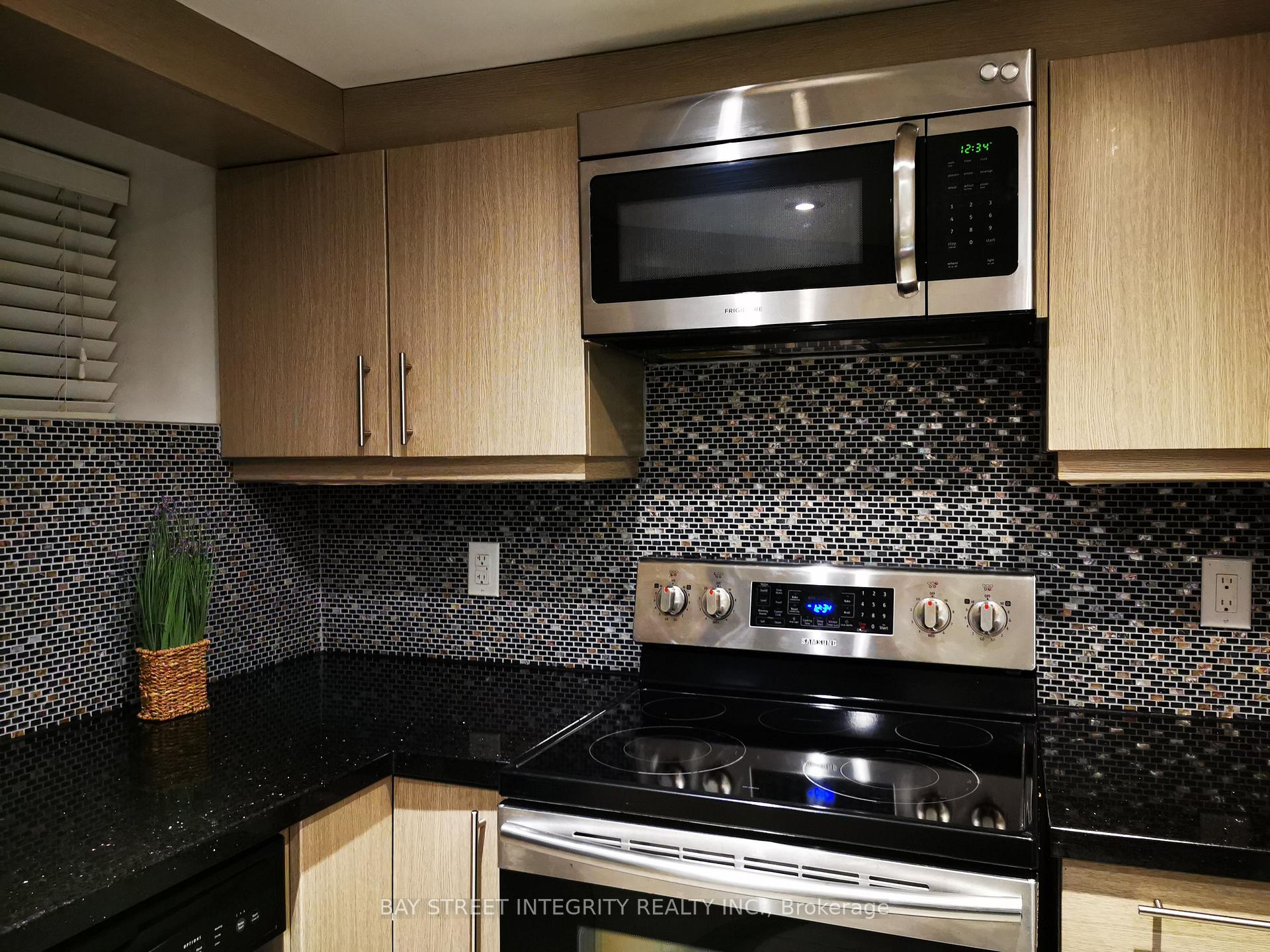Photo 5 of Unit Basement, 488 Manning Avenue, Toronto, Palmerston-Little Italy — HOMEH