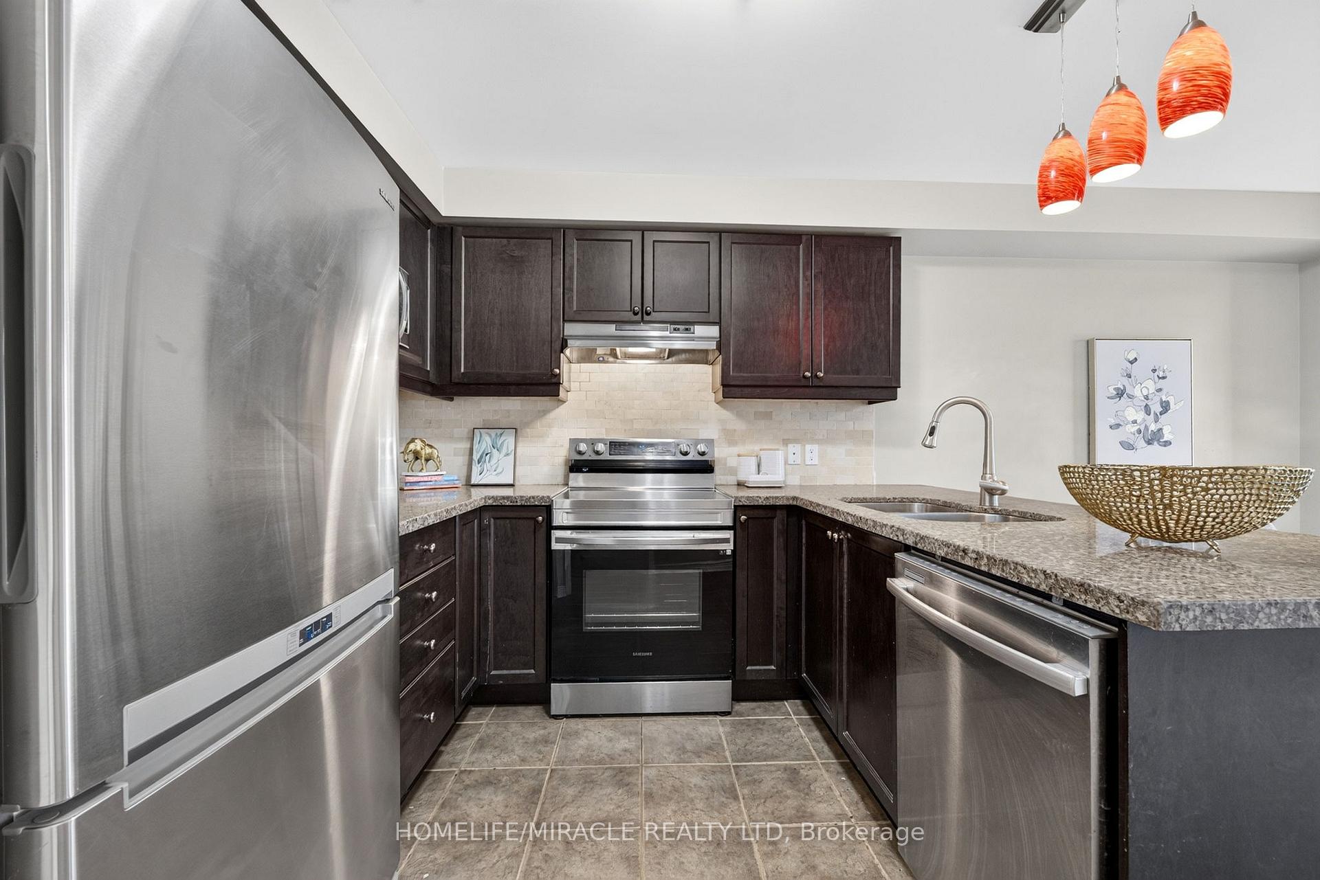 Photo 5 of 1306 Whitelaw Avenue, Oshawa, Pinecrest — HOMEH