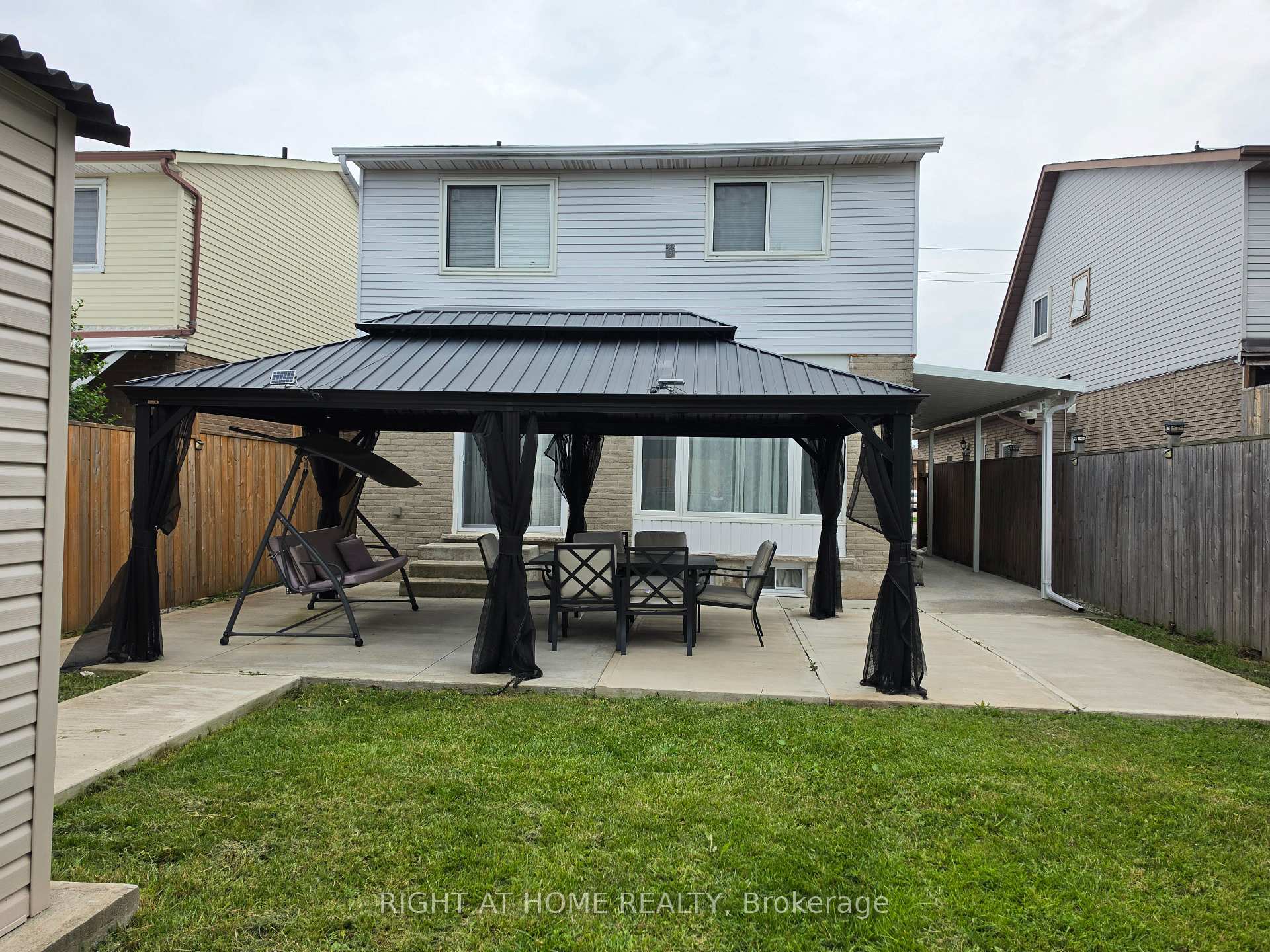 Photo 4 of 127 Dewitt Road, Hamilton, Stoney Creek — HOMEH