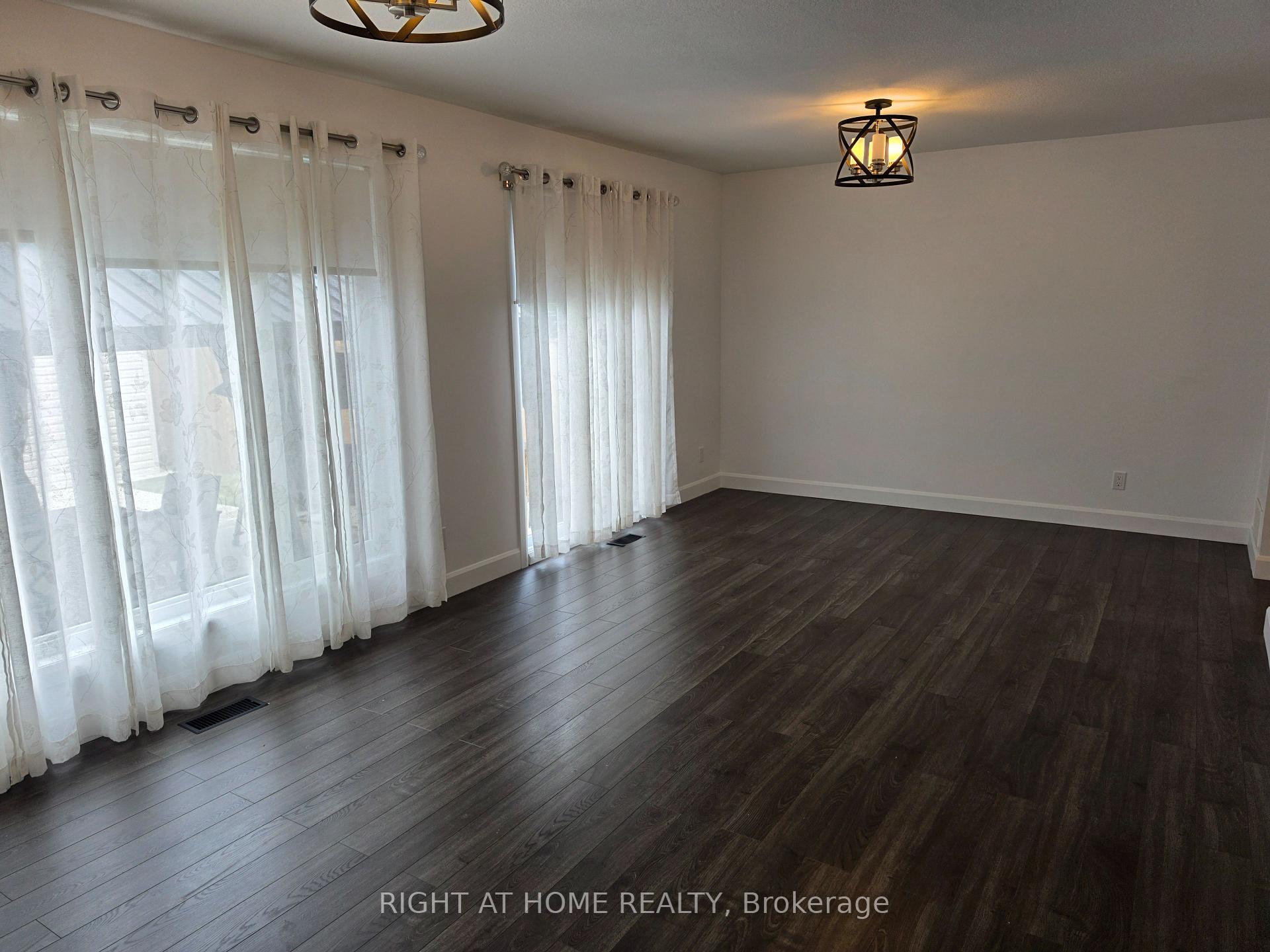 Photo 10 of 127 Dewitt Road, Hamilton, Stoney Creek — HOMEH