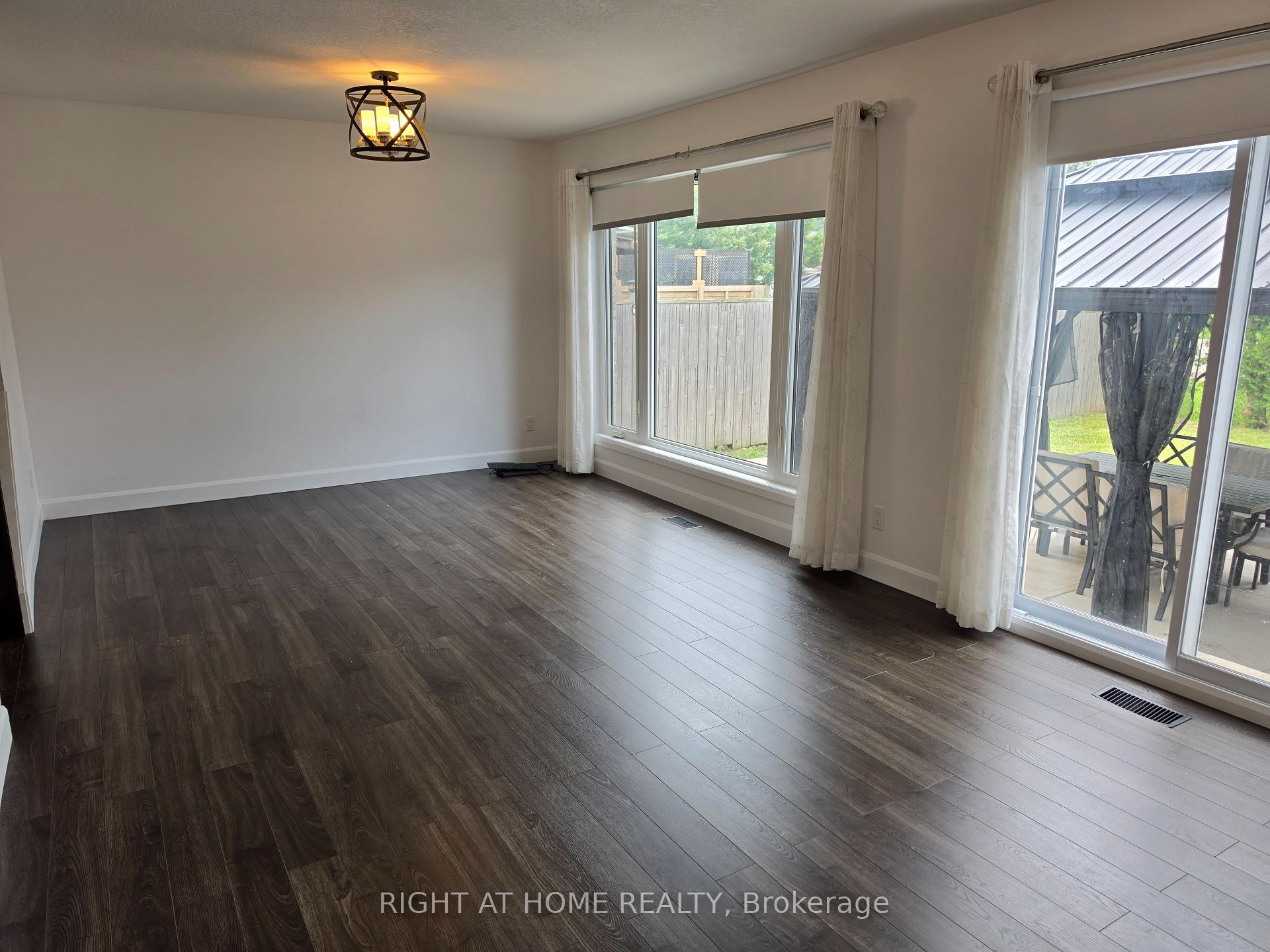 Photo 12 of 127 Dewitt Road, Hamilton, Stoney Creek — HOMEH