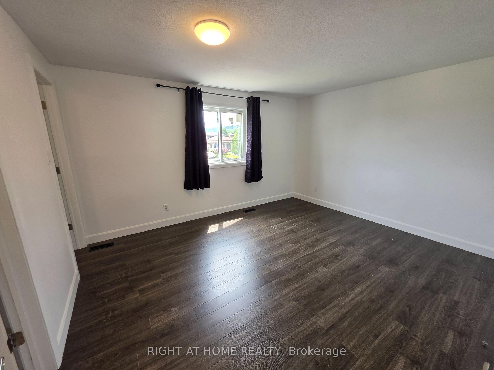 Photo 19 of 127 Dewitt Road, Hamilton, Stoney Creek — HOMEH