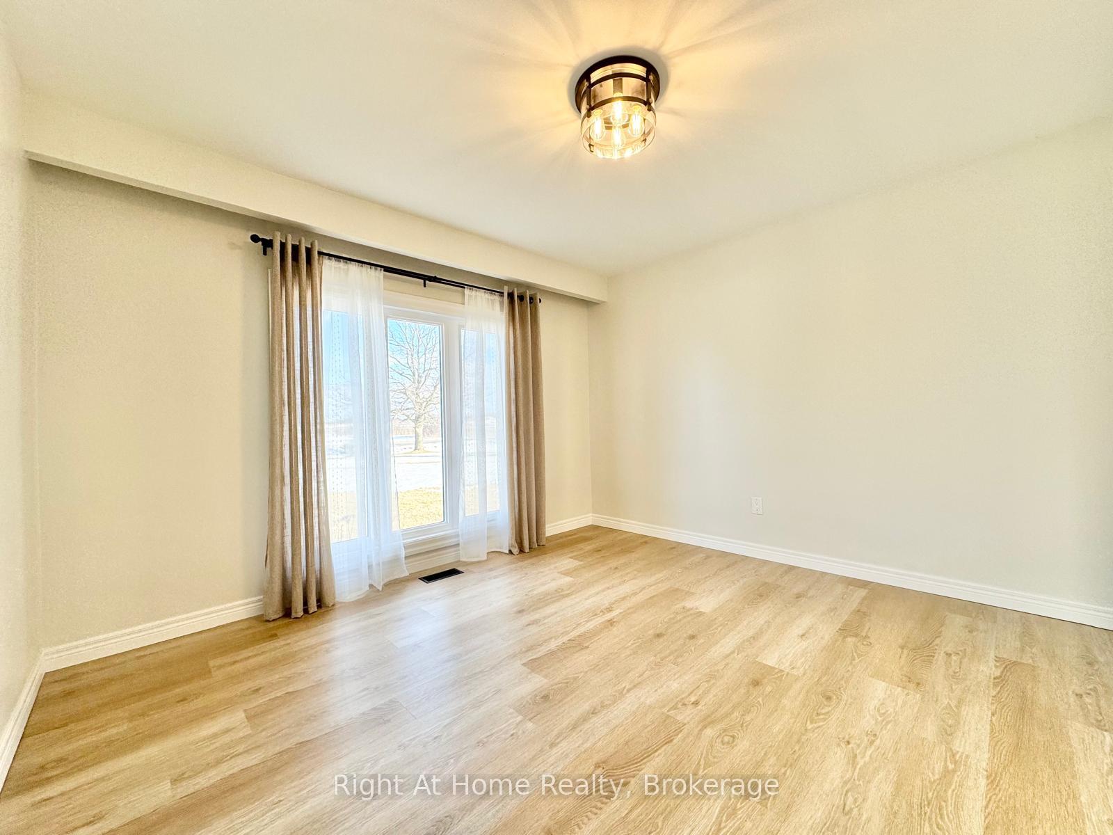 Photo 5 of 221 First Road E, Hamilton, Rural Stoney Creek — HOMEH