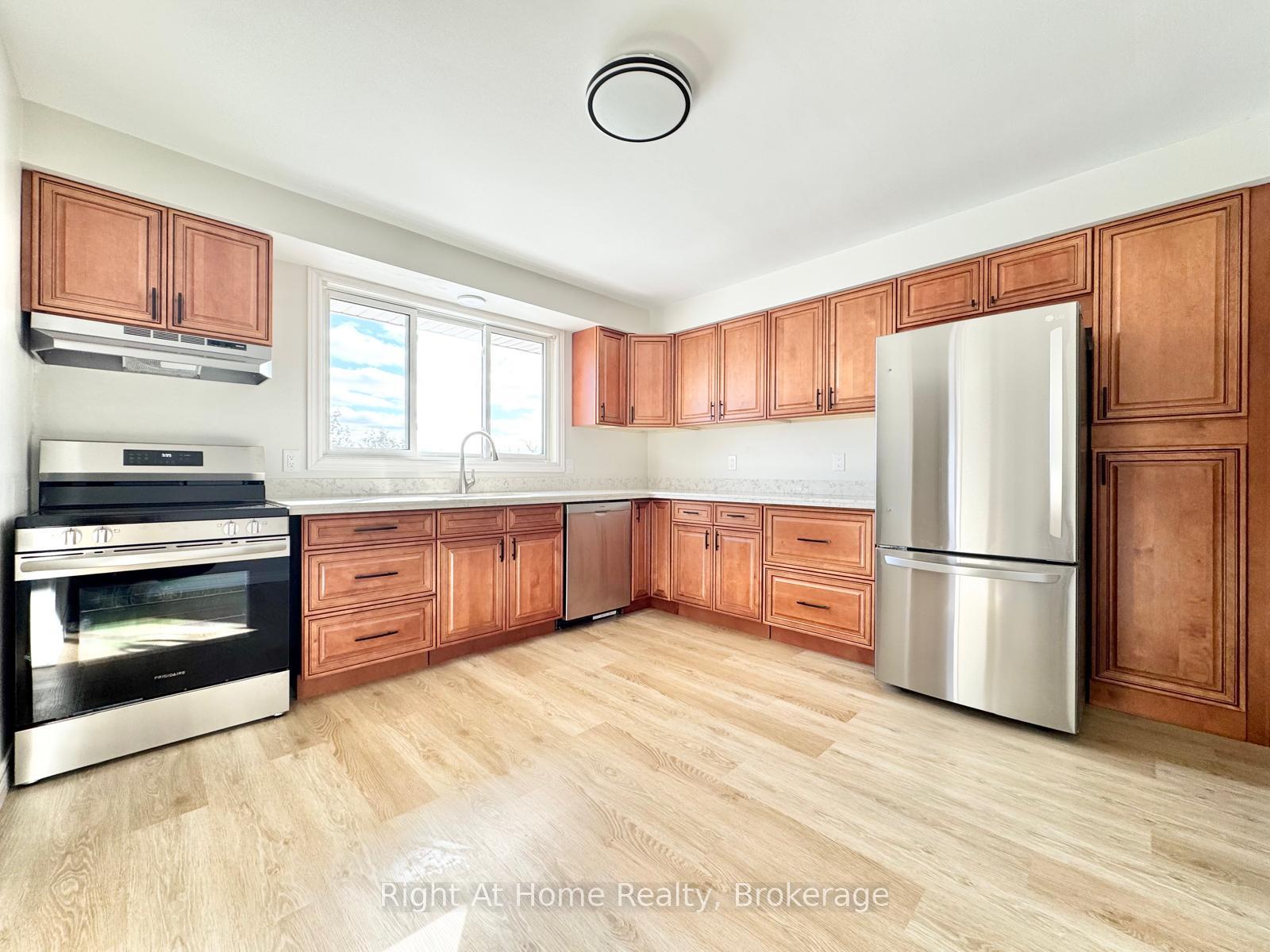 Photo 6 of 221 First Road E, Hamilton, Rural Stoney Creek — HOMEH