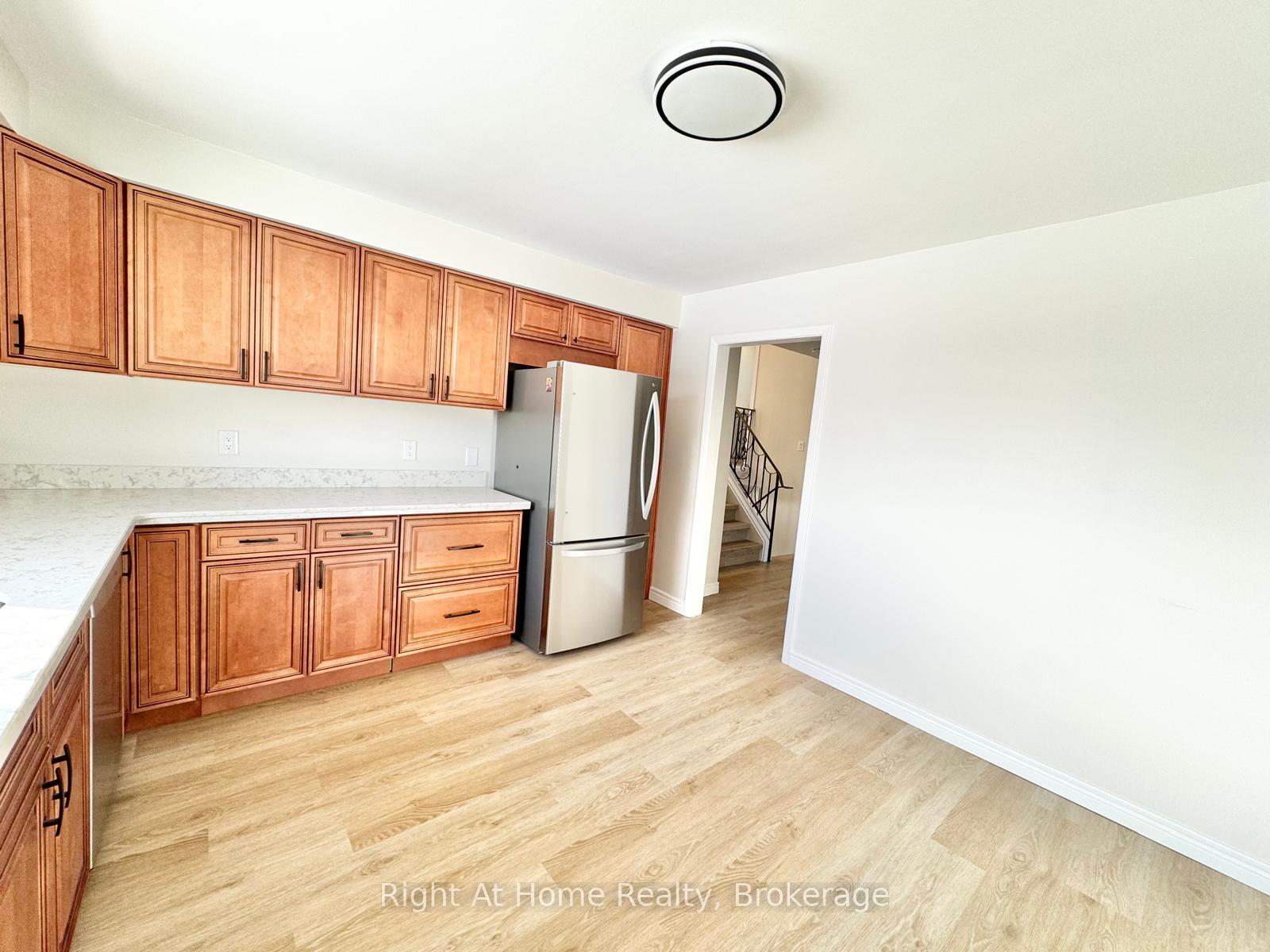 Photo 7 of 221 First Road E, Hamilton, Rural Stoney Creek — HOMEH