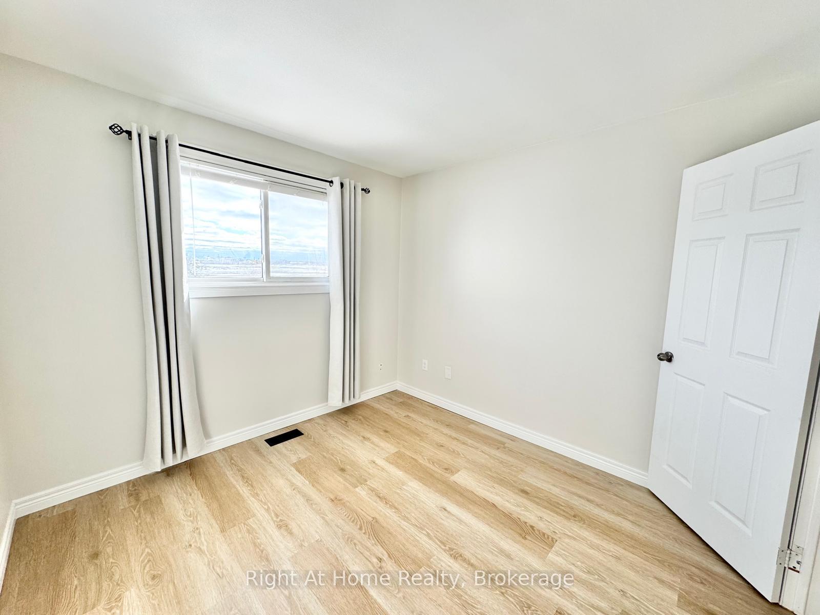Photo 11 of 221 First Road E, Hamilton, Rural Stoney Creek — HOMEH
