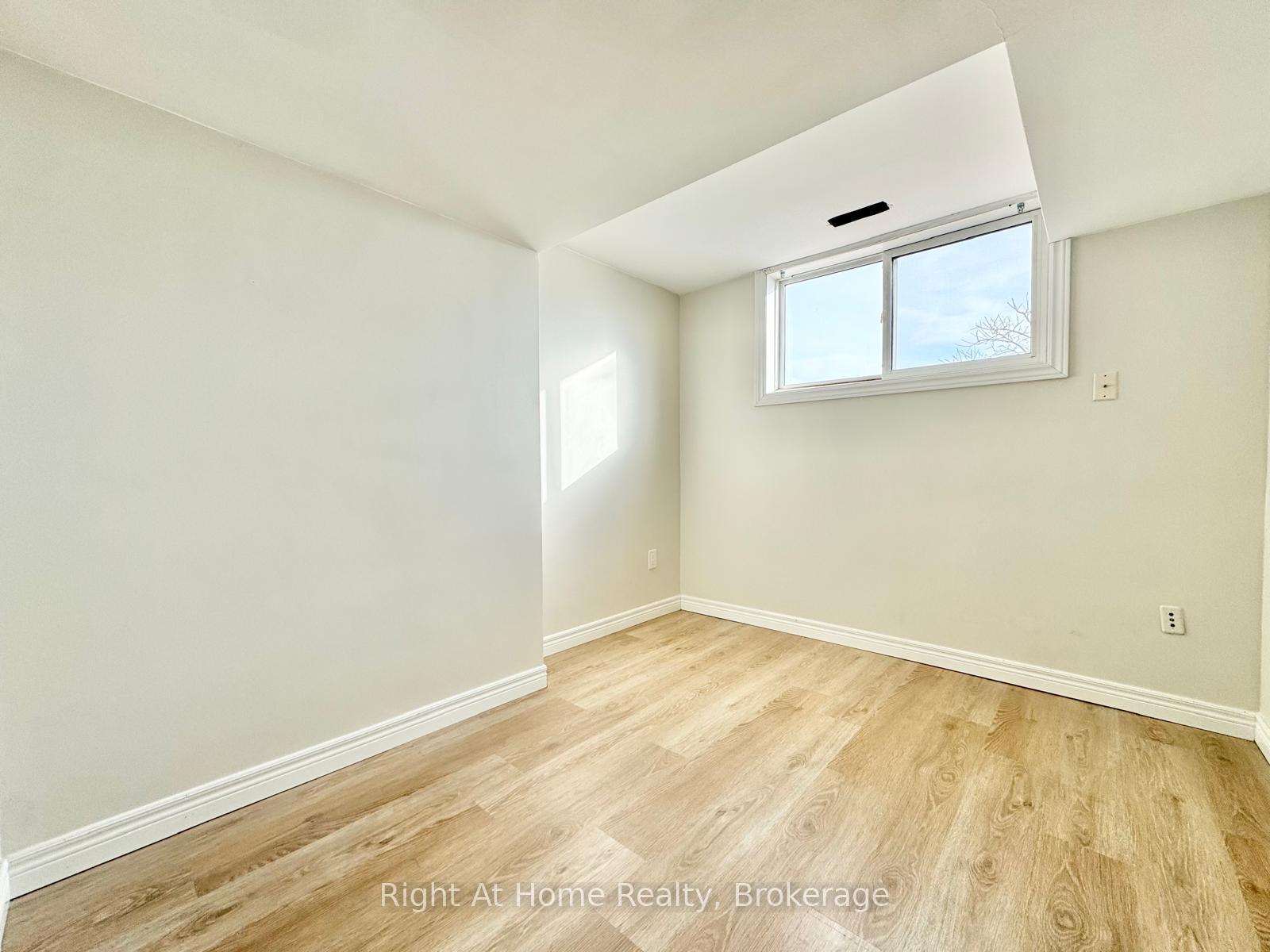 Photo 15 of 221 First Road E, Hamilton, Rural Stoney Creek — HOMEH