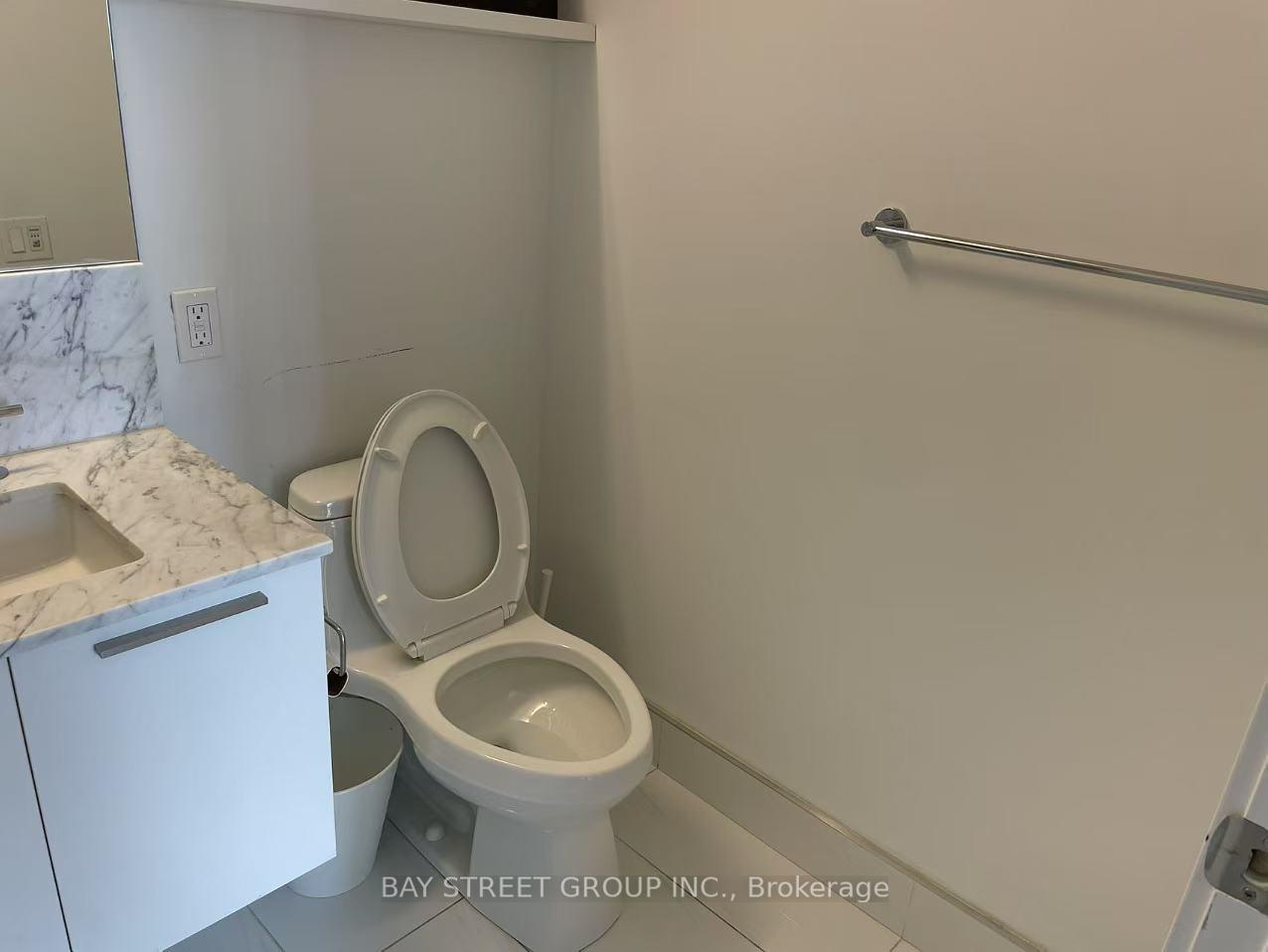 Photo 2 of Unit 1713, 3 Gloucester Street, Toronto, Church-Yonge Corridor — HOMEH