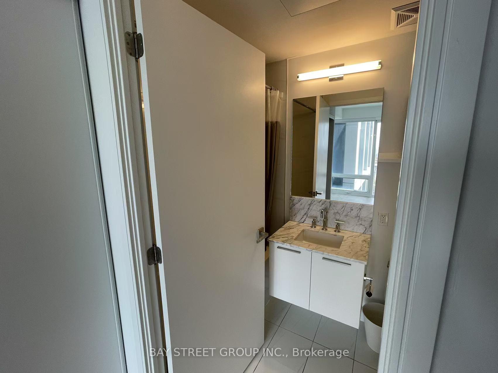 Photo 5 of Unit 1713, 3 Gloucester Street, Toronto, Church-Yonge Corridor — HOMEH