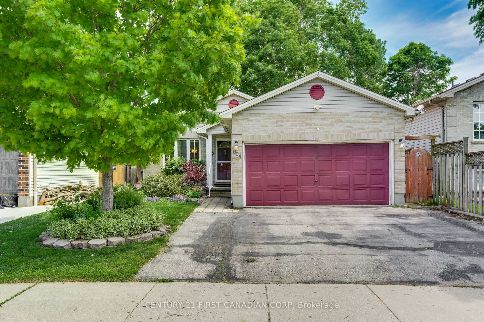 Photo 2 of 604 Talltree Crescent, London, East I — HOMEH