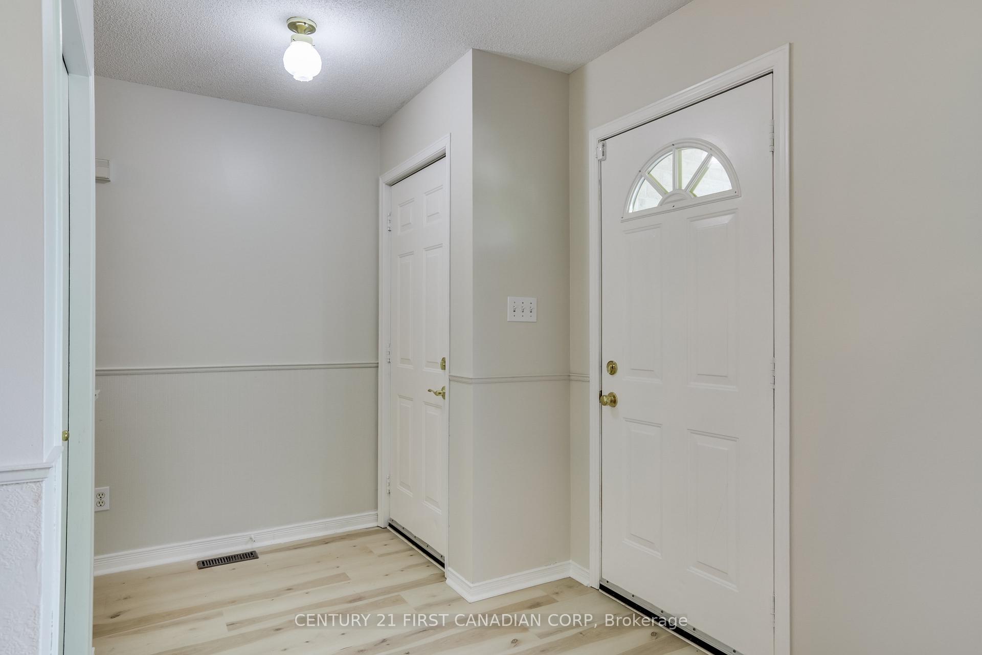 Photo 3 of 604 Talltree Crescent, London, East I — HOMEH