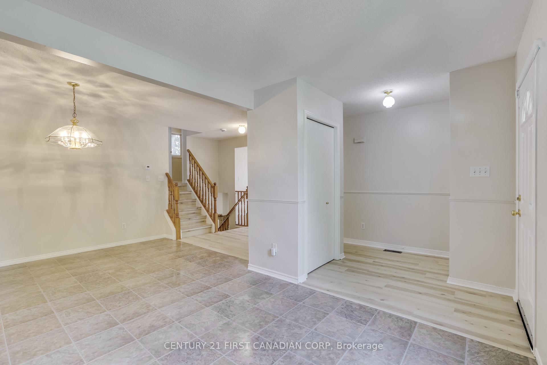 Photo 5 of 604 Talltree Crescent, London, East I — HOMEH