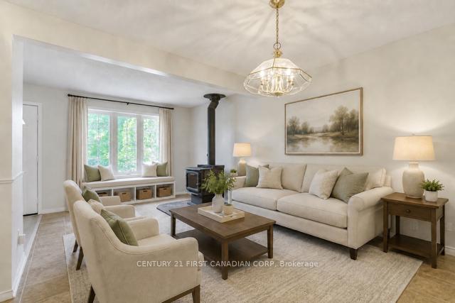 Photo 7 of 604 Talltree Crescent, London, East I — HOMEH