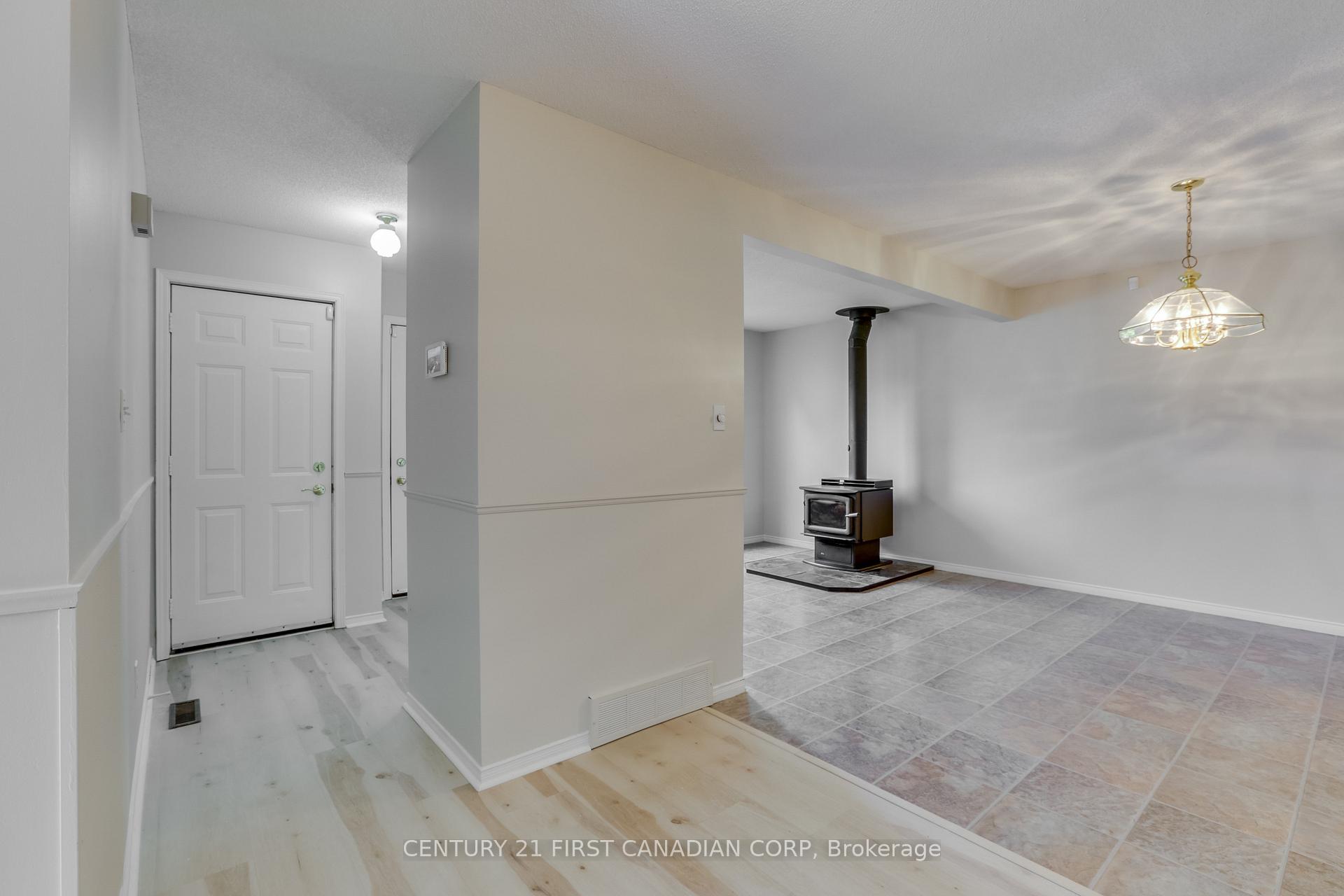 Photo 13 of 604 Talltree Crescent, London, East I — HOMEH