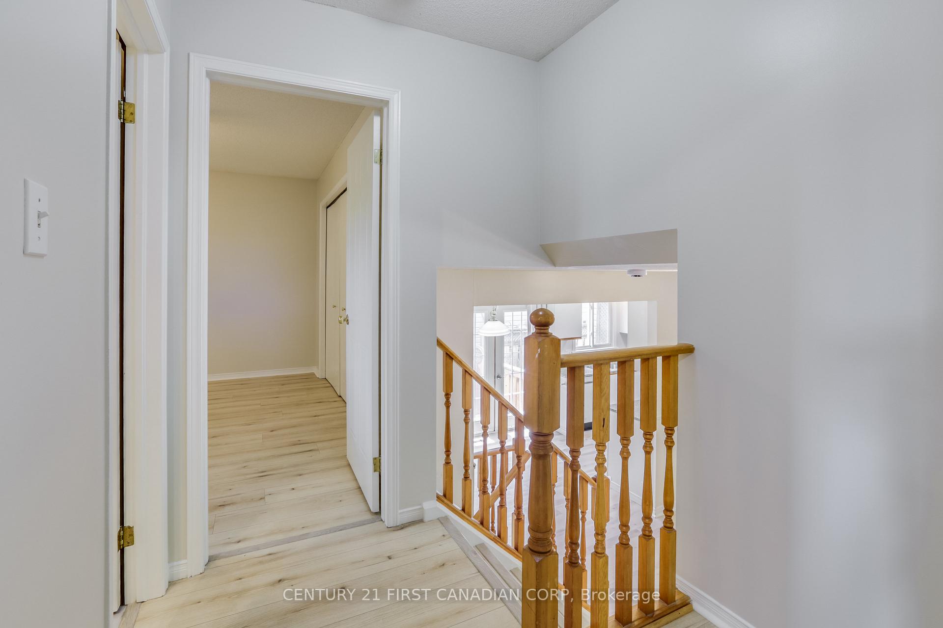Photo 14 of 604 Talltree Crescent, London, East I — HOMEH