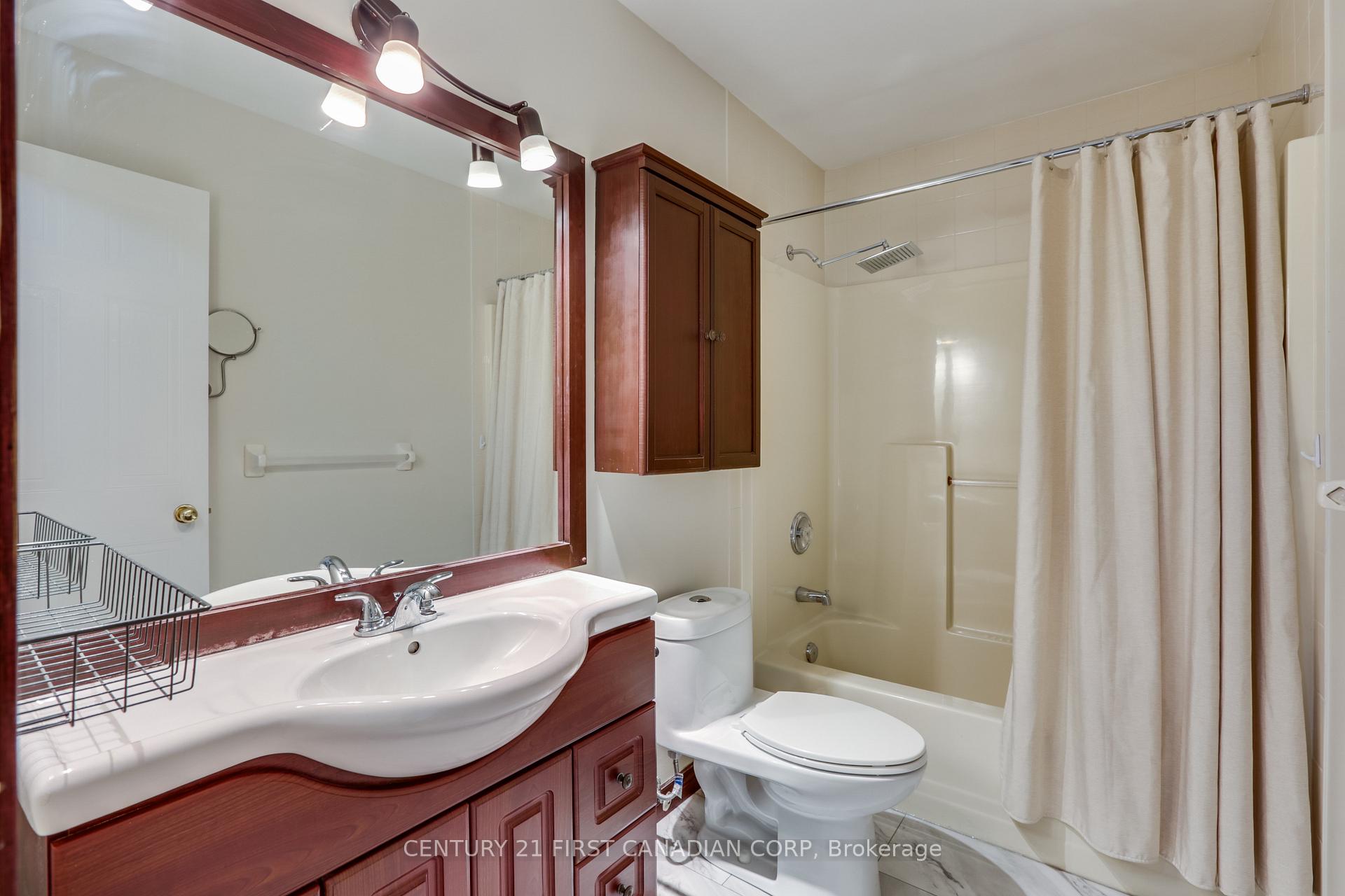 Photo 17 of 604 Talltree Crescent, London, East I — HOMEH