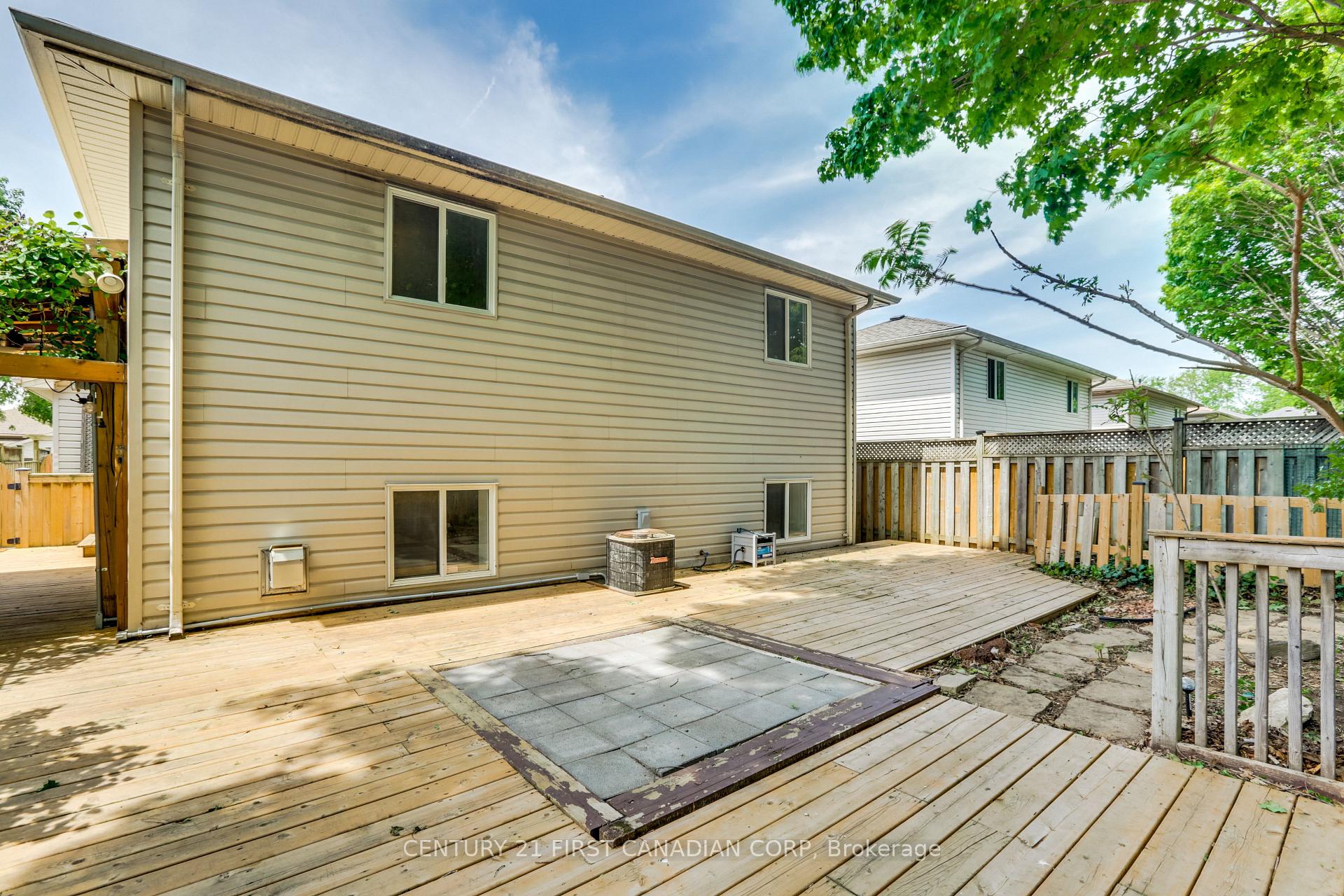 Photo 48 of 604 Talltree Crescent, London, East I — HOMEH