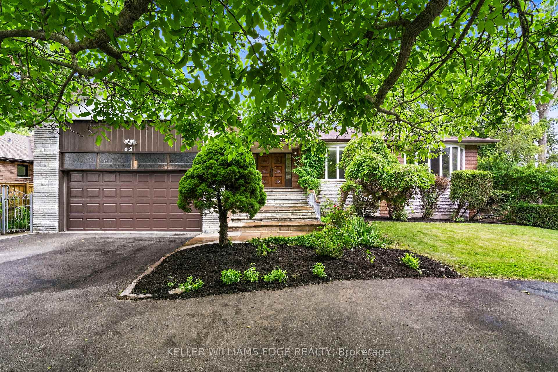 Photo 2 of 43 Braecrest Avenue, Etobicoke, Humber Heights — HOMEH
