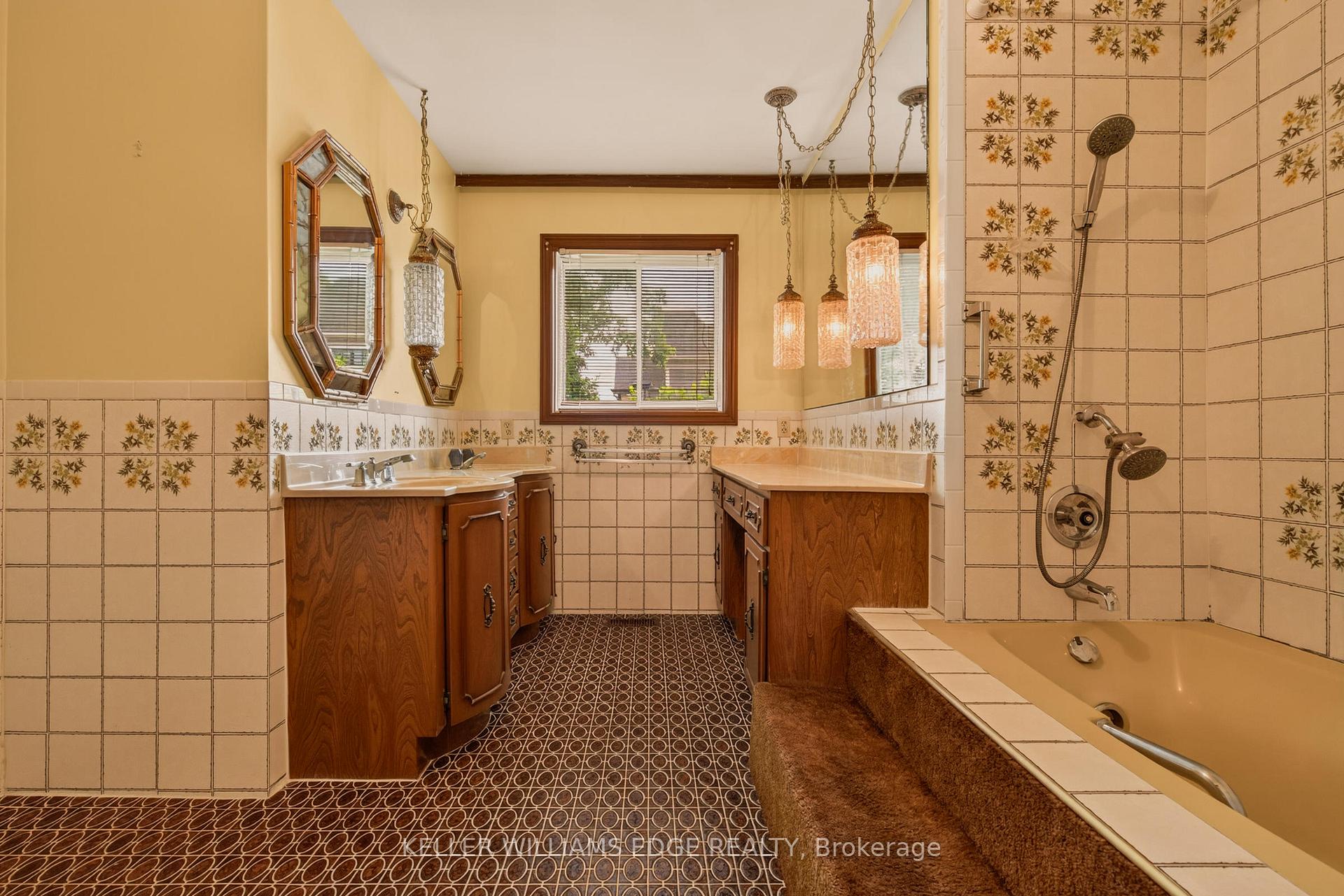 Photo 17 of 43 Braecrest Avenue, Etobicoke, Humber Heights — HOMEH