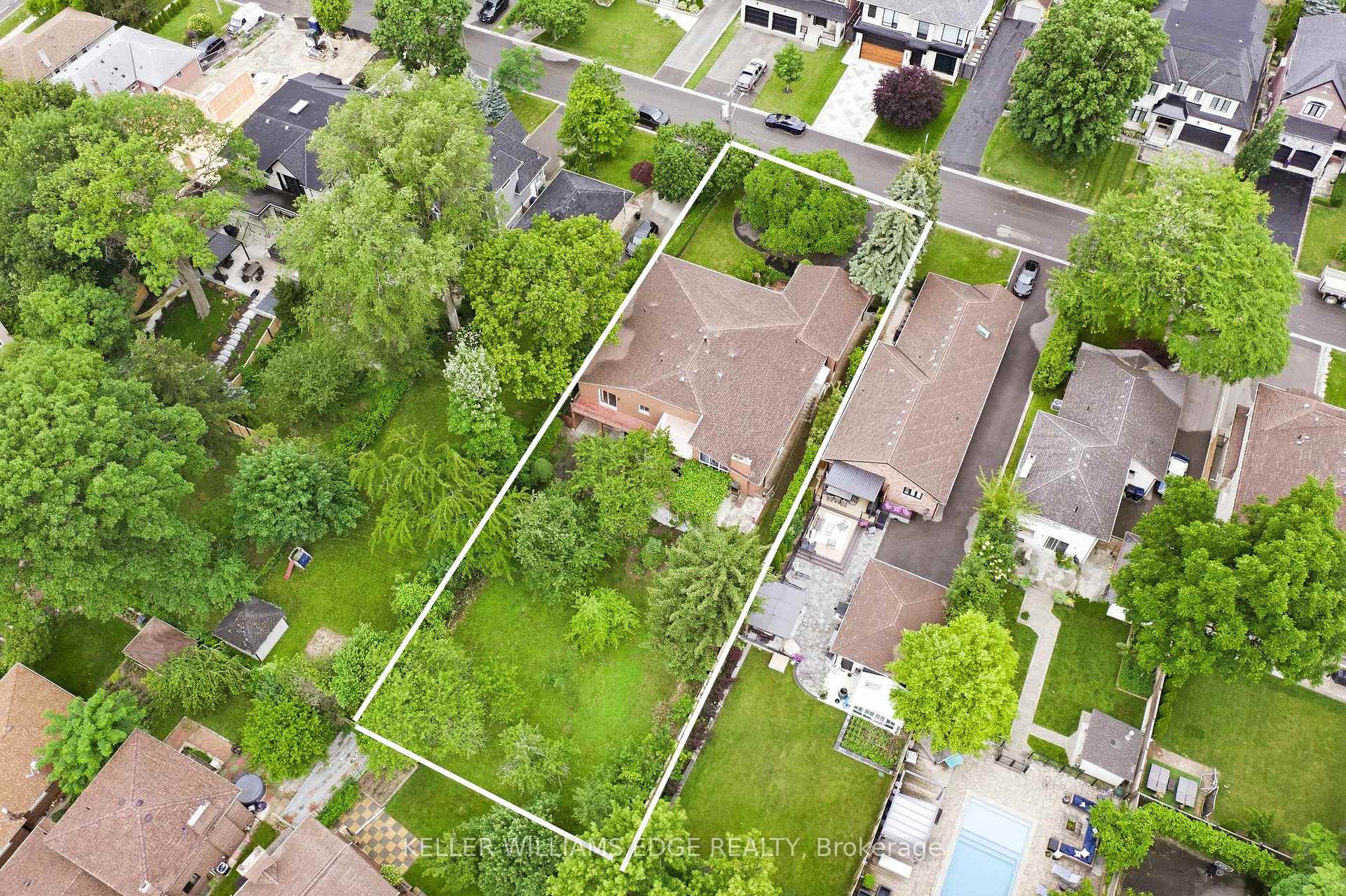Photo 27 of 43 Braecrest Avenue, Etobicoke, Humber Heights — HOMEH