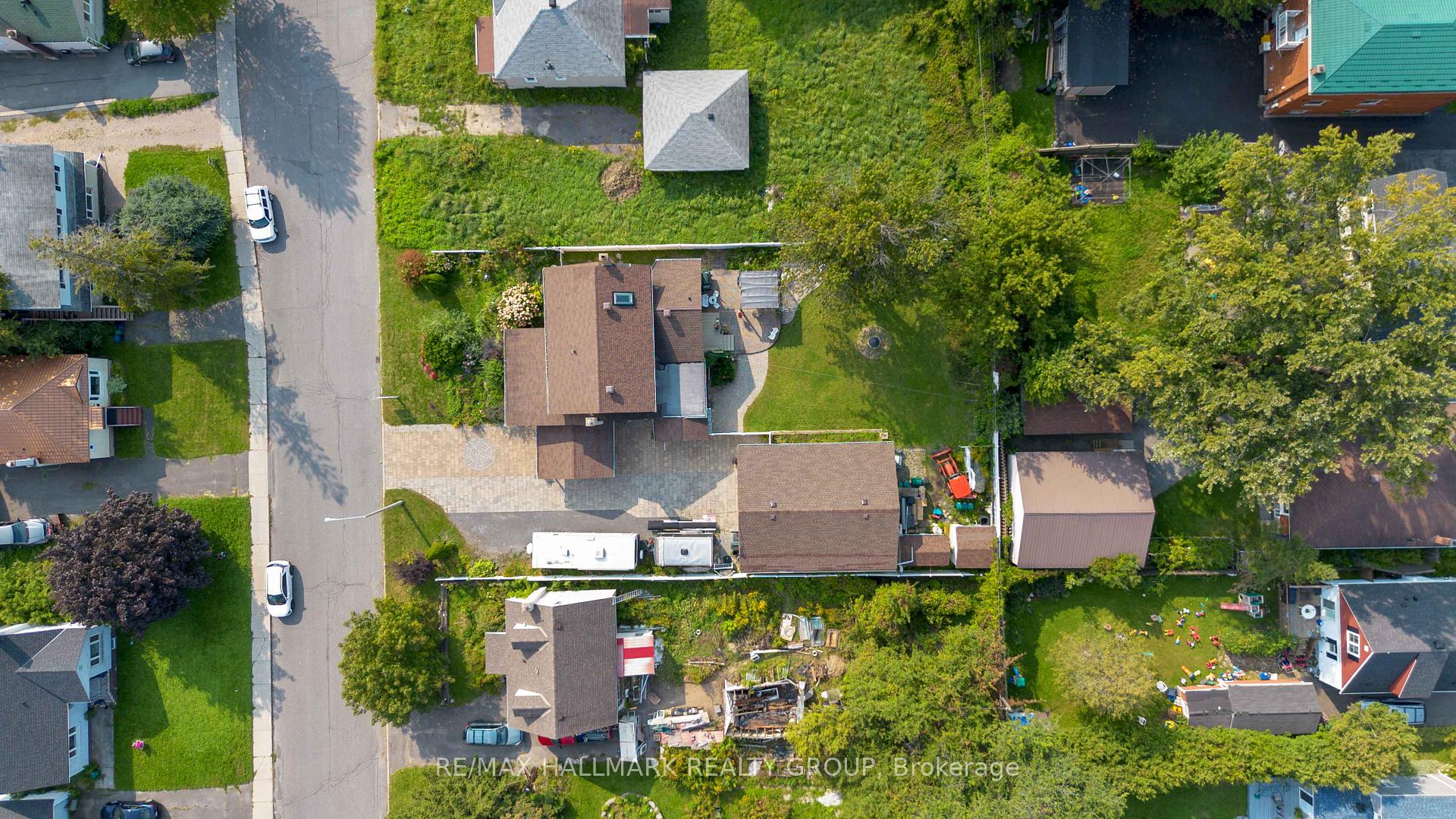 Photo 3 of 431 Blake Boulevard, Ottawa, Vanier — HOMEH