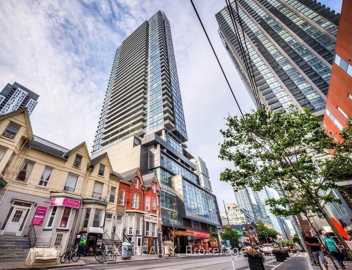 Front of Unit 2503, 290 Adelaide Street W