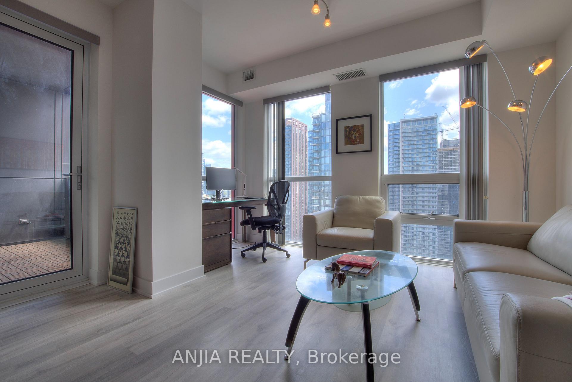 Front of Unit 3106, 318 Richmond Street