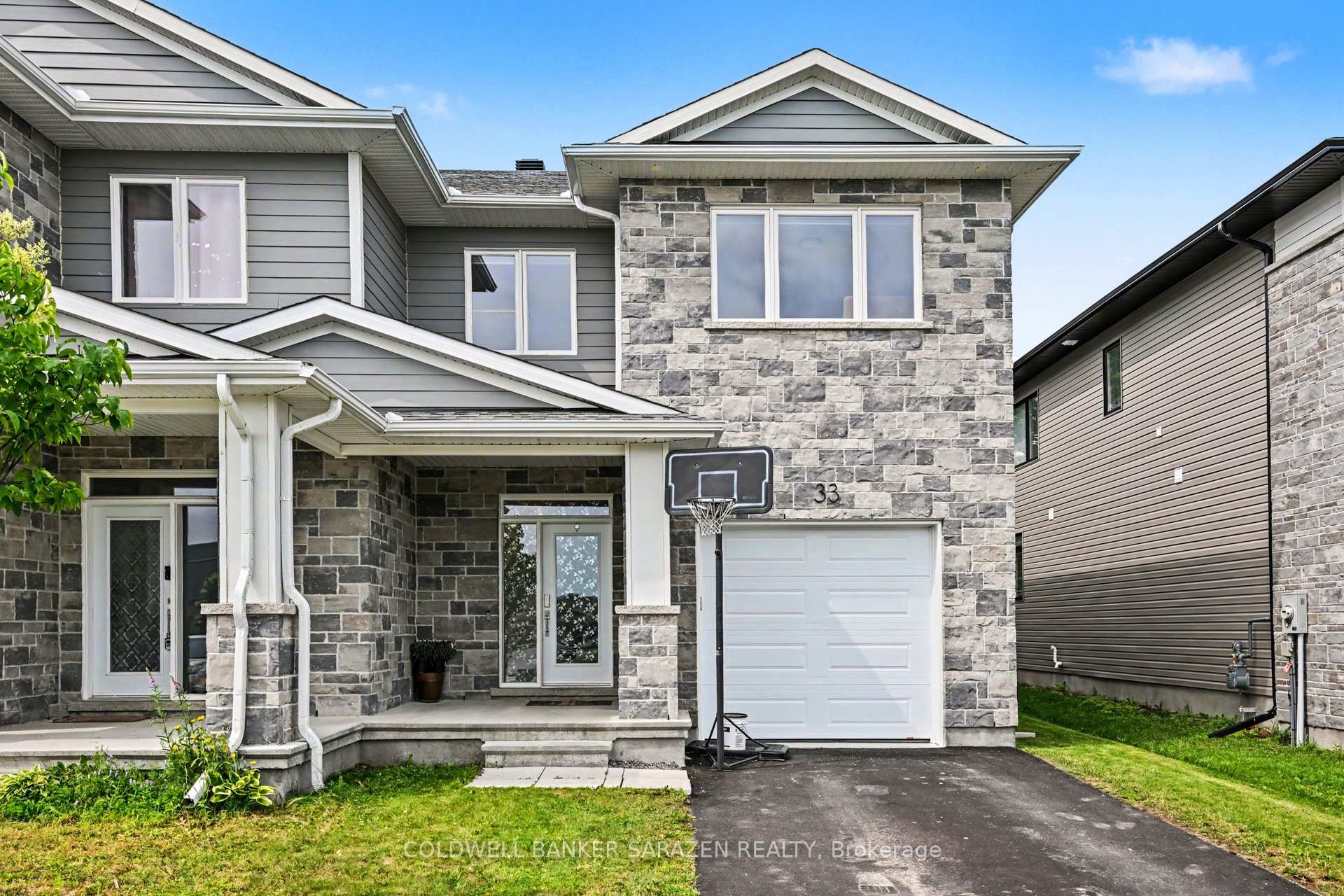 Photo 2 of 33 Mac Beattie Drive, Arnprior, Arnprior — HOMEH