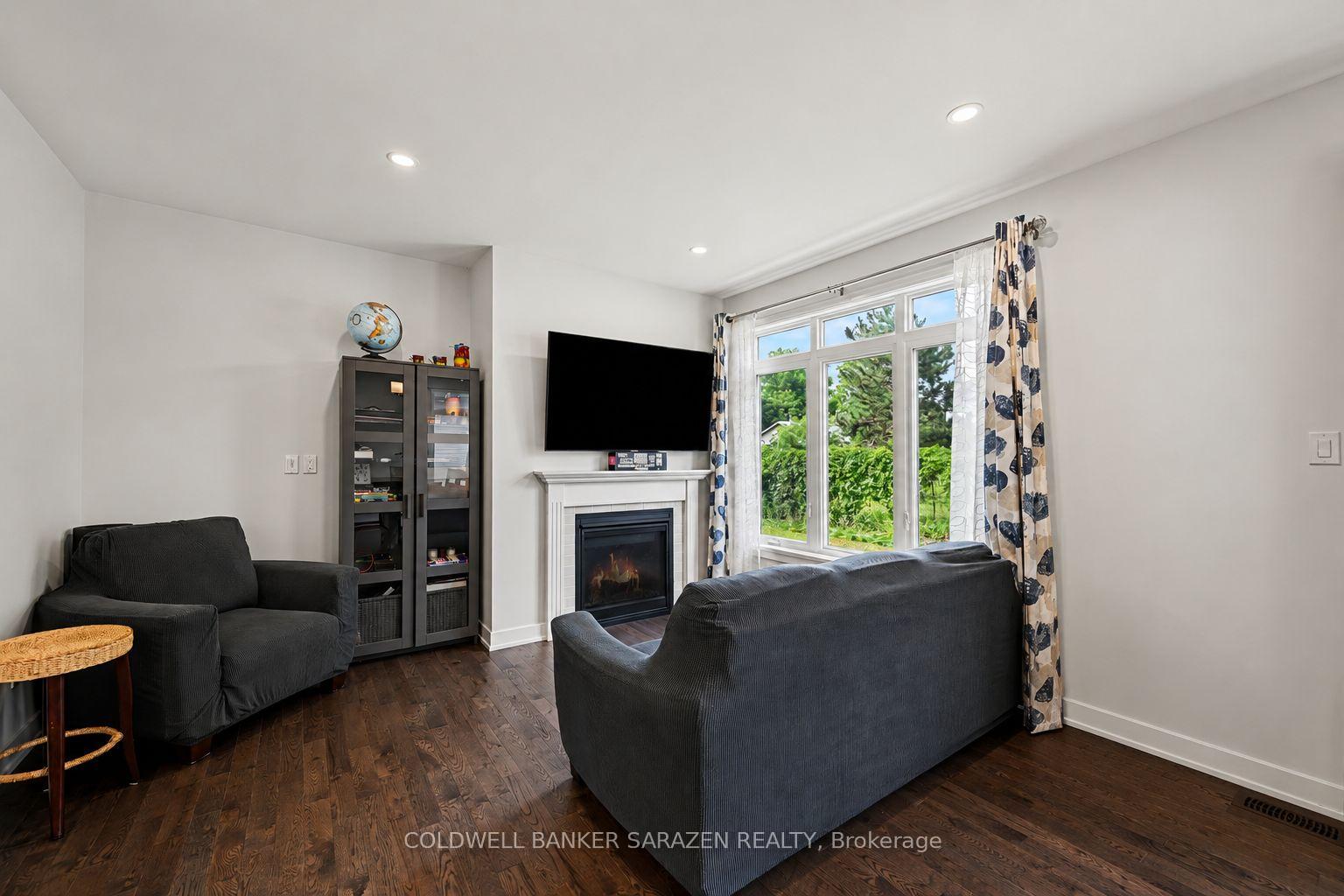 Photo 5 of 33 Mac Beattie Drive, Arnprior, Arnprior — HOMEH