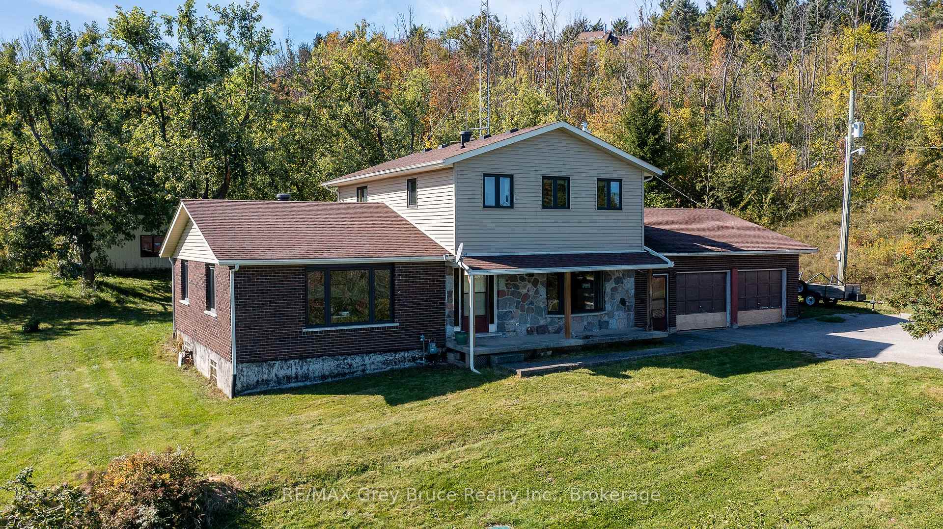 Front of 138558 Grey Road 112