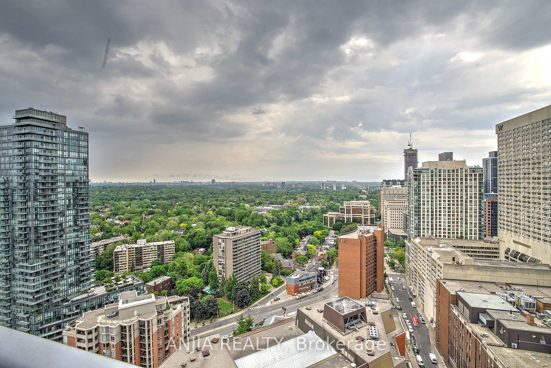 Front of Unit 2711, 1 Yorkville Avenue