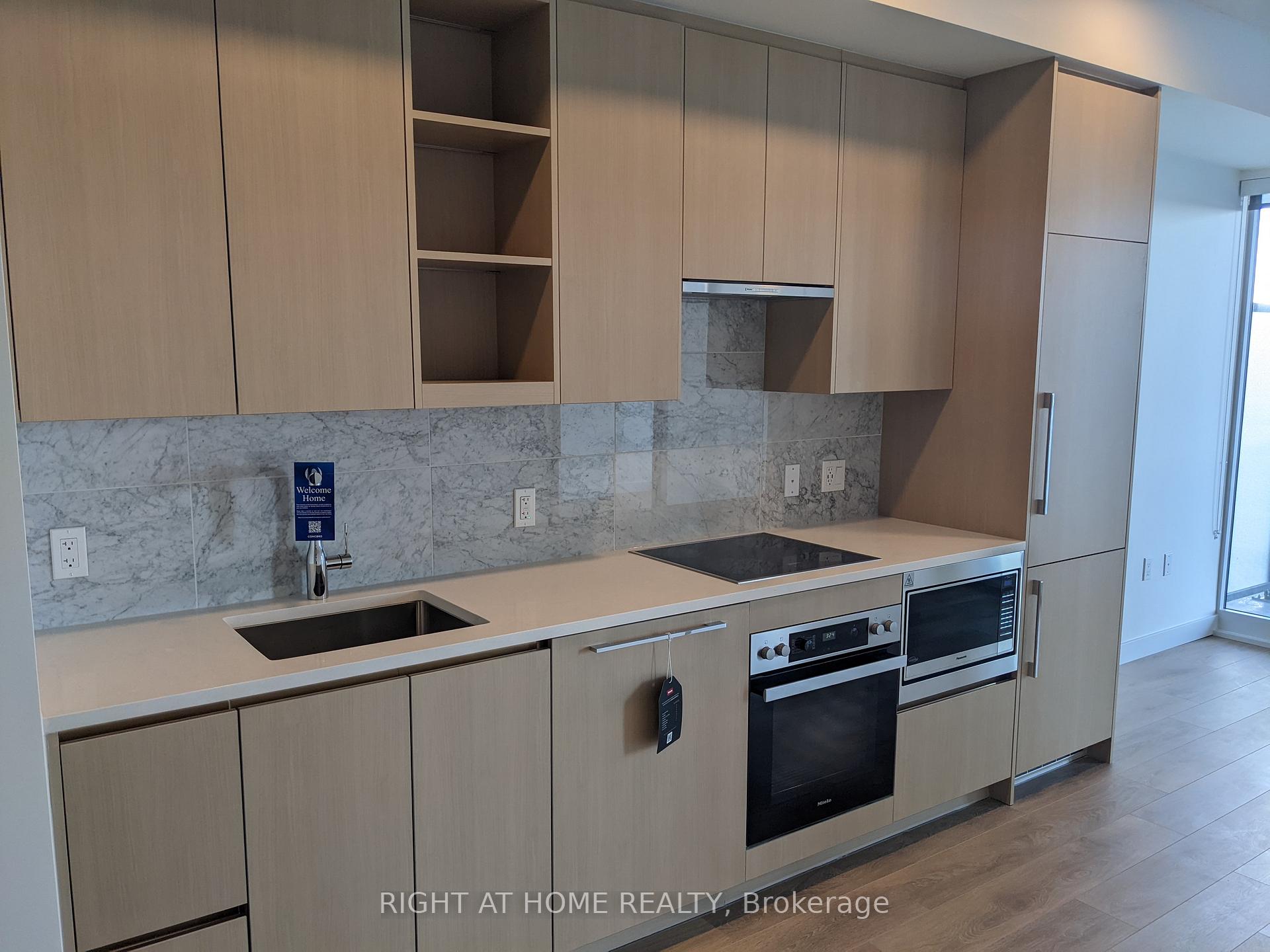 Photo 2 of Unit 701, 95 Mcmahon Drive, North York, Bayview Village — HOMEH