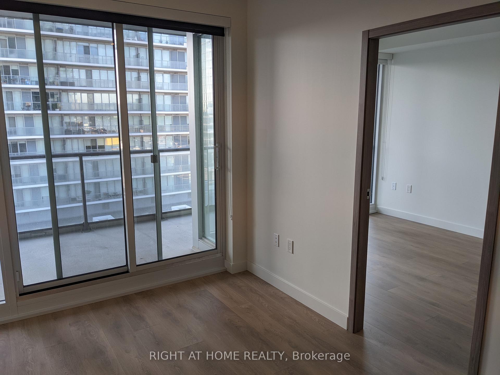 Photo 5 of Unit 701, 95 Mcmahon Drive, North York, Bayview Village — HOMEH