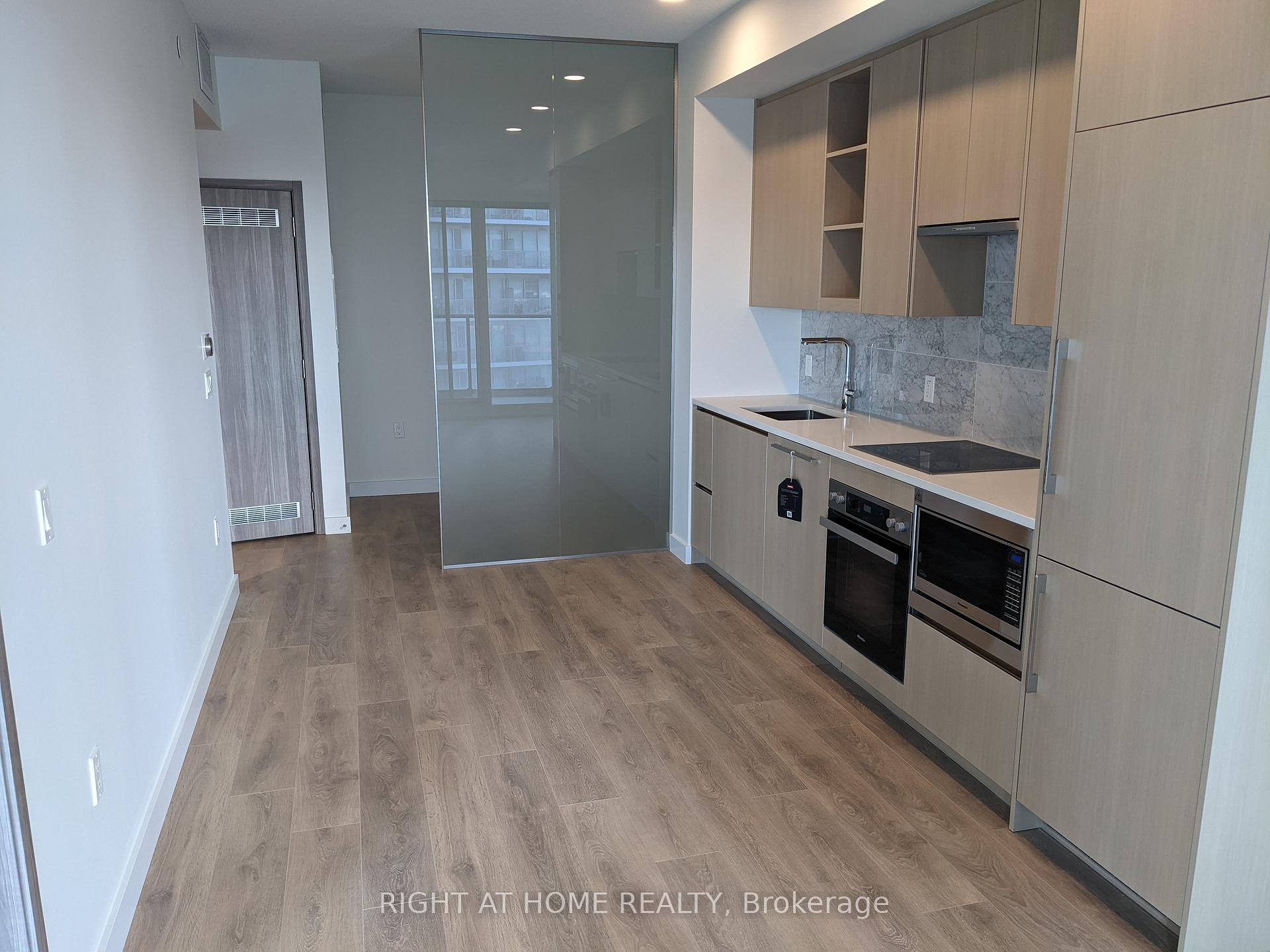 Photo 6 of Unit 701, 95 Mcmahon Drive, North York, Bayview Village — HOMEH