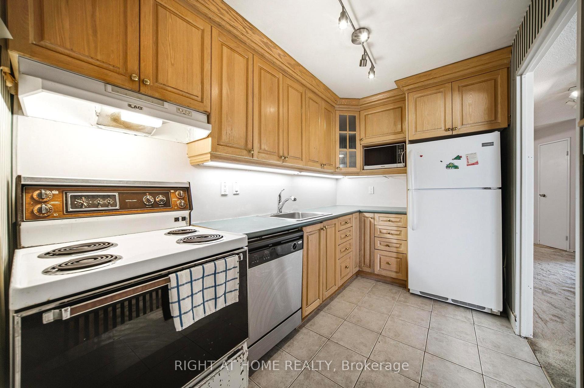Photo 7 of Unit 419, 475 The West Mall, Etobicoke, Etobicoke West Mall — HOMEH