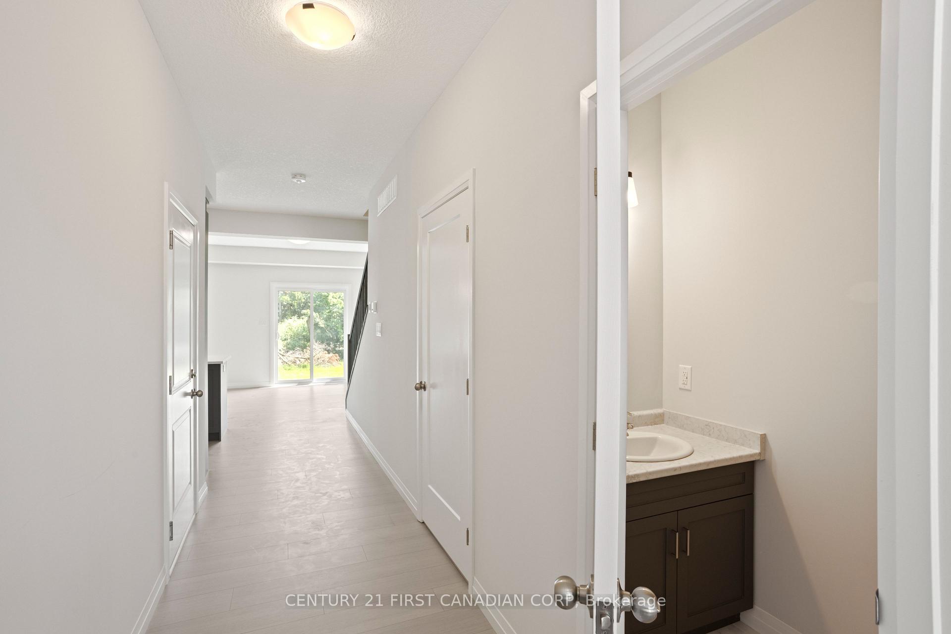 Photo 9 of 6901 Heathwoods Avenue, London, South V — HOMEH