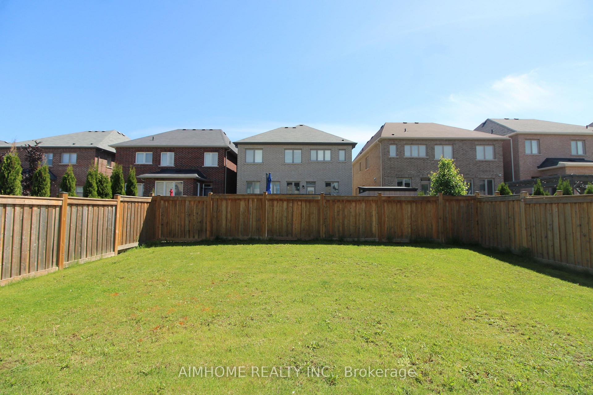 Photo 24 of 39 Scrivener Drive, Aurora, Rural Aurora — HOMEH