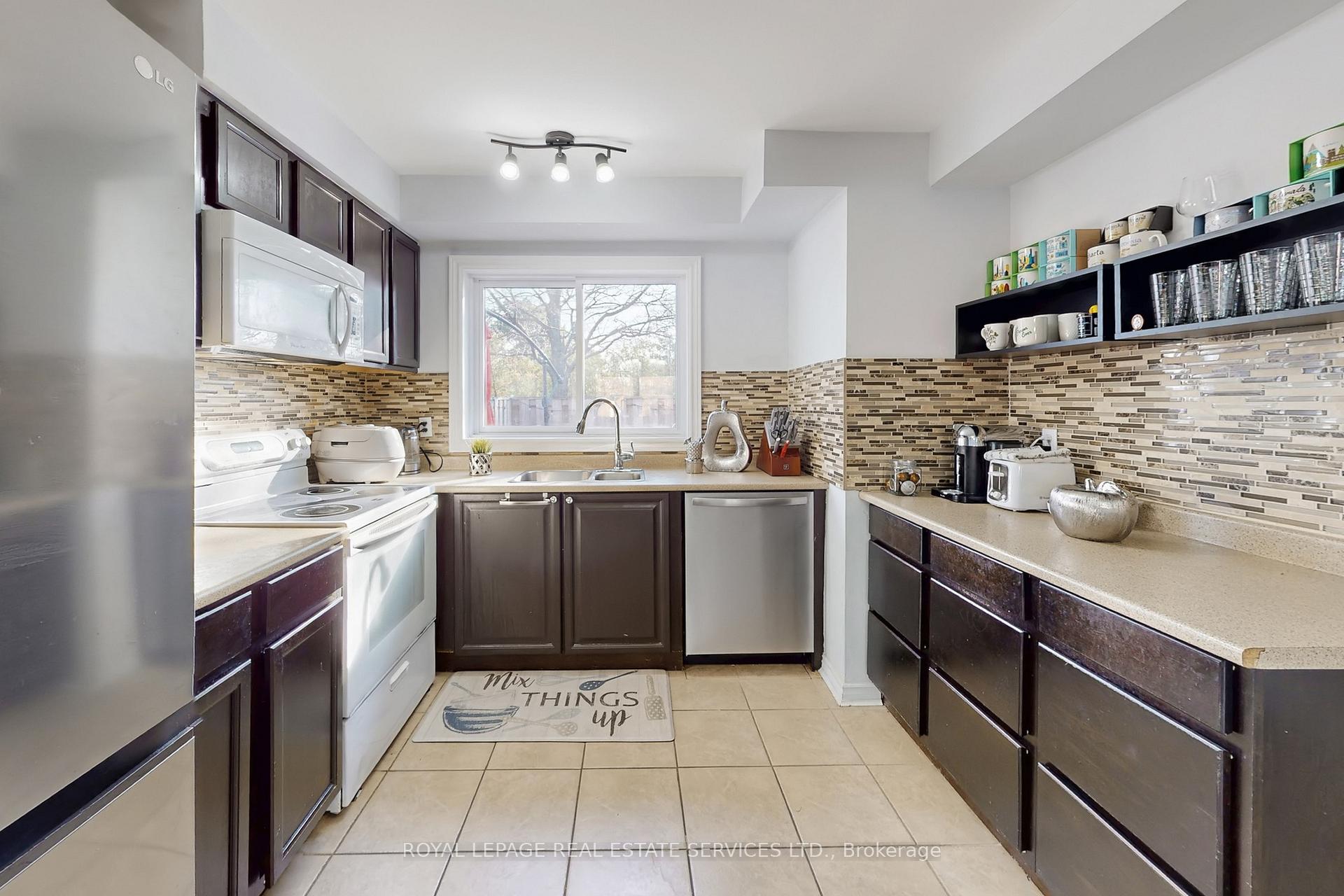 Photo 15 of Unit 25, 3001 Centennial Drive, Burlington, Palmer — HOMEH