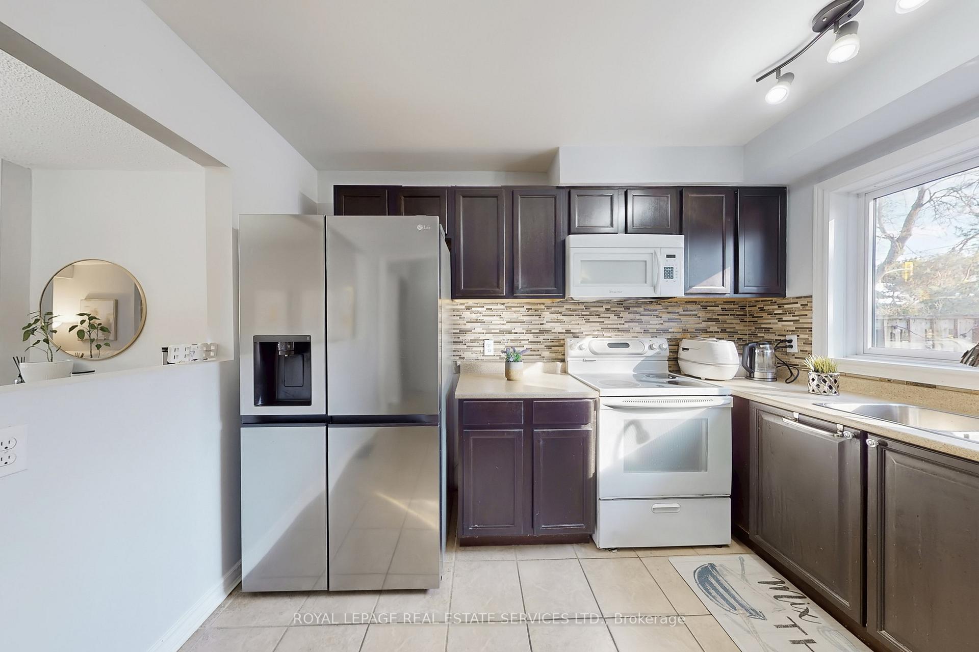 Photo 16 of Unit 25, 3001 Centennial Drive, Burlington, Palmer — HOMEH