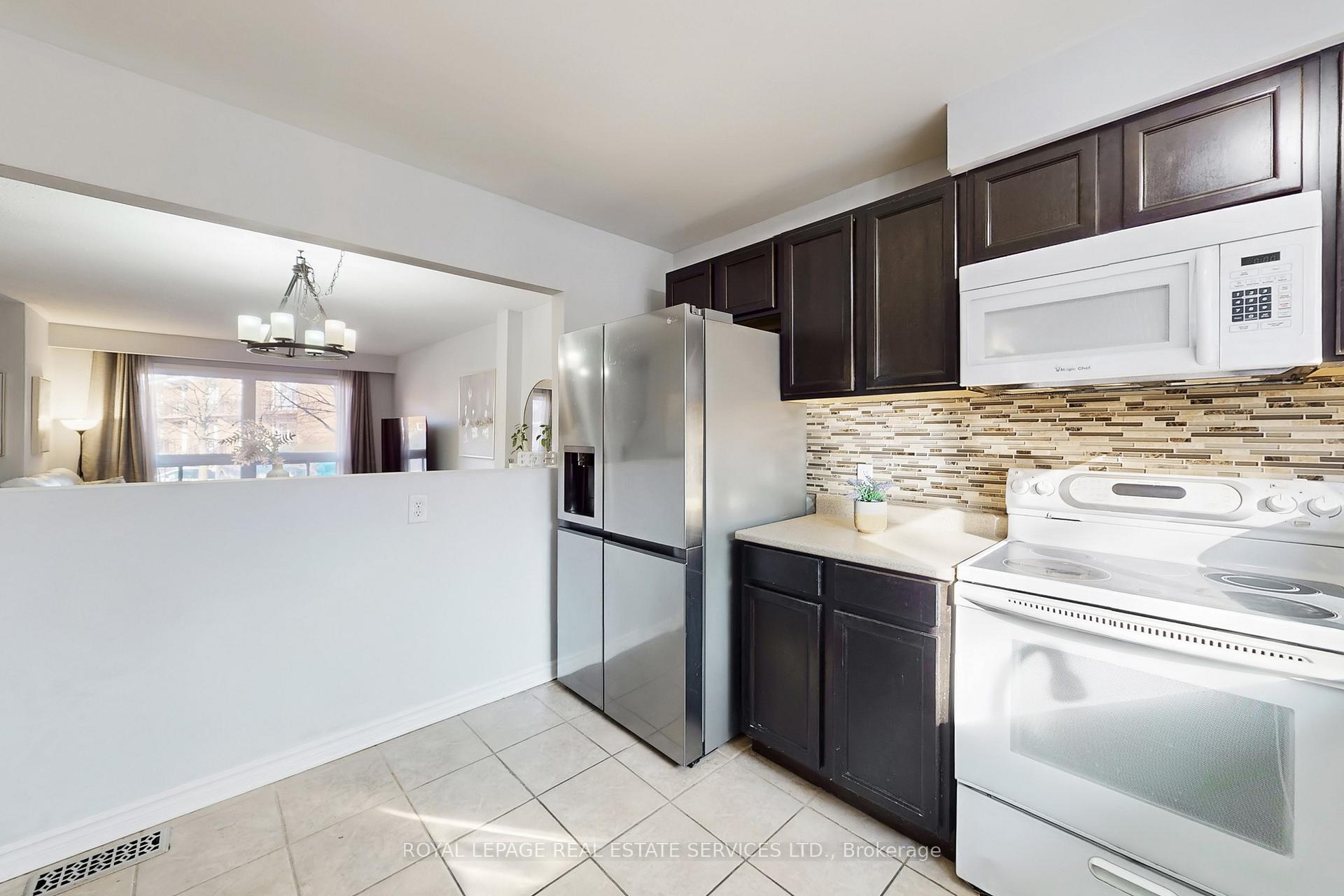 Photo 17 of Unit 25, 3001 Centennial Drive, Burlington, Palmer — HOMEH
