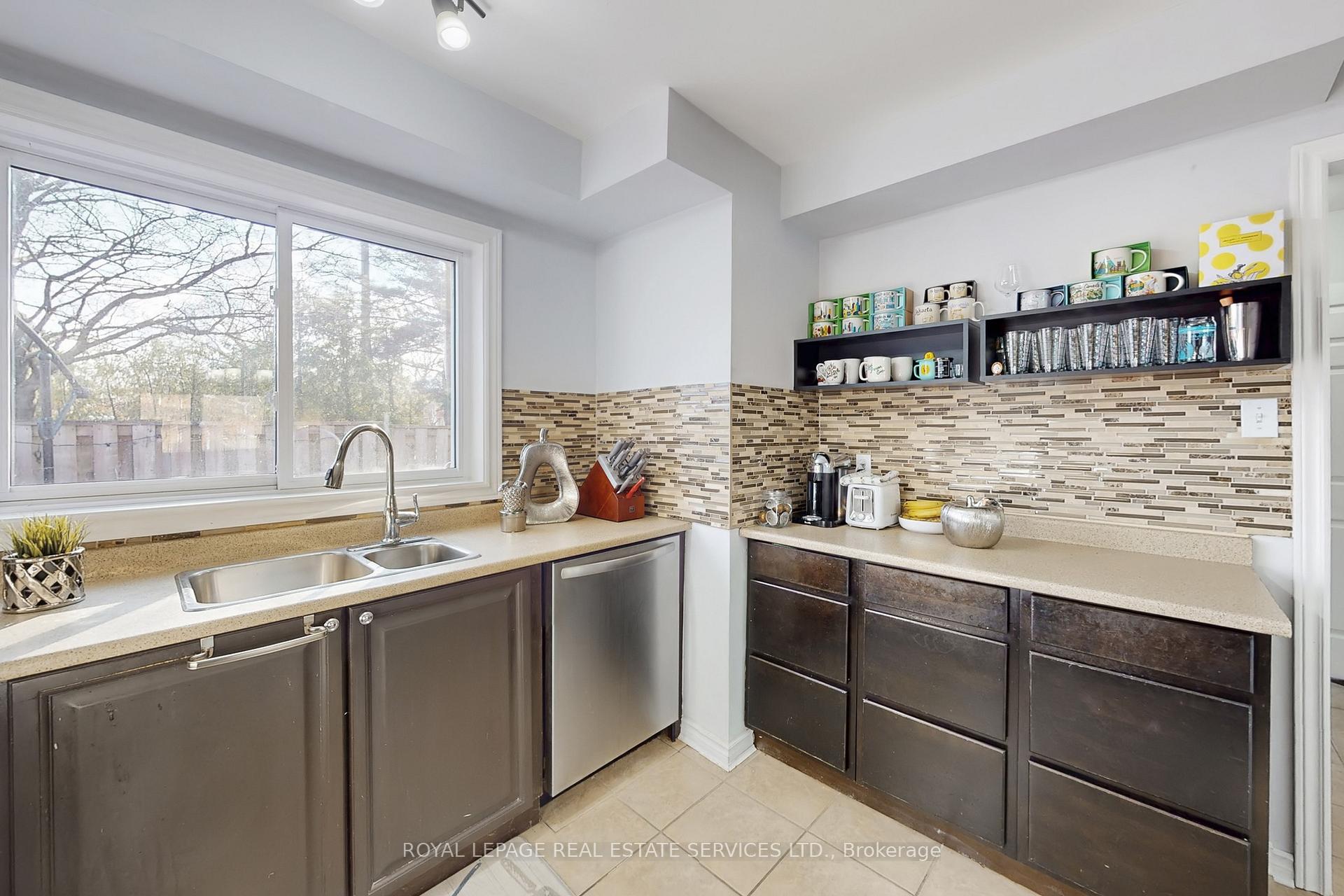 Photo 19 of Unit 25, 3001 Centennial Drive, Burlington, Palmer — HOMEH