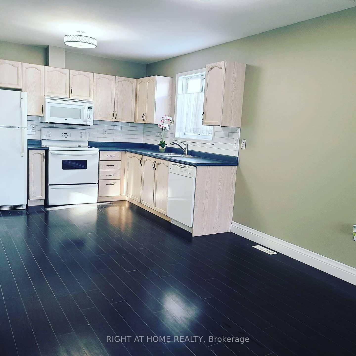 Photo 3 of 162 Hanmer Street E, Barrie, East Bayfield — HOMEH