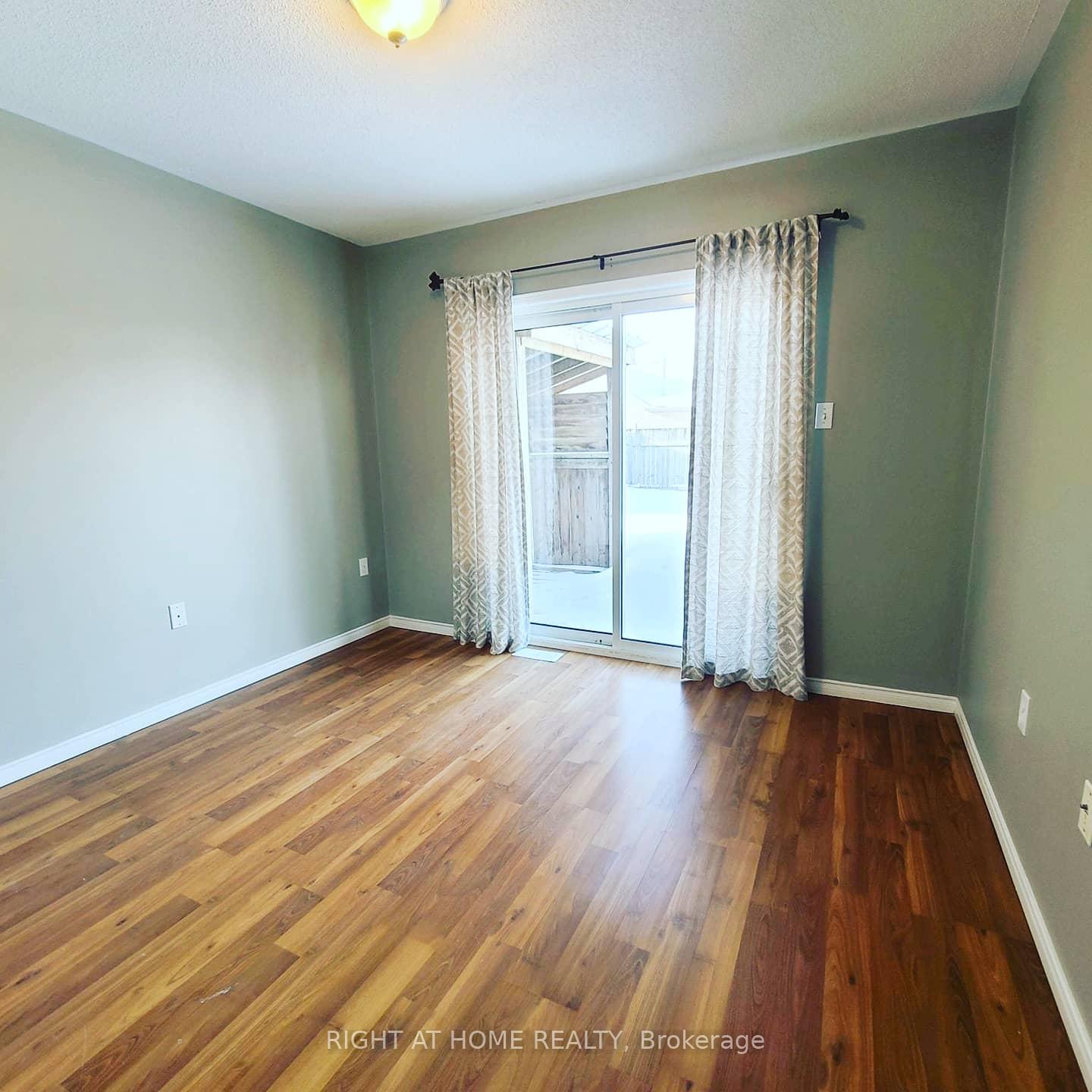 Photo 6 of 162 Hanmer Street E, Barrie, East Bayfield — HOMEH