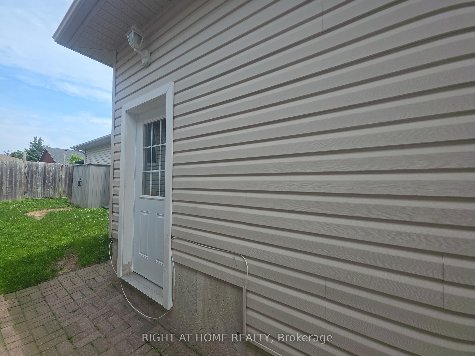 Photo 8 of 162 Hanmer Street E, Barrie, East Bayfield — HOMEH
