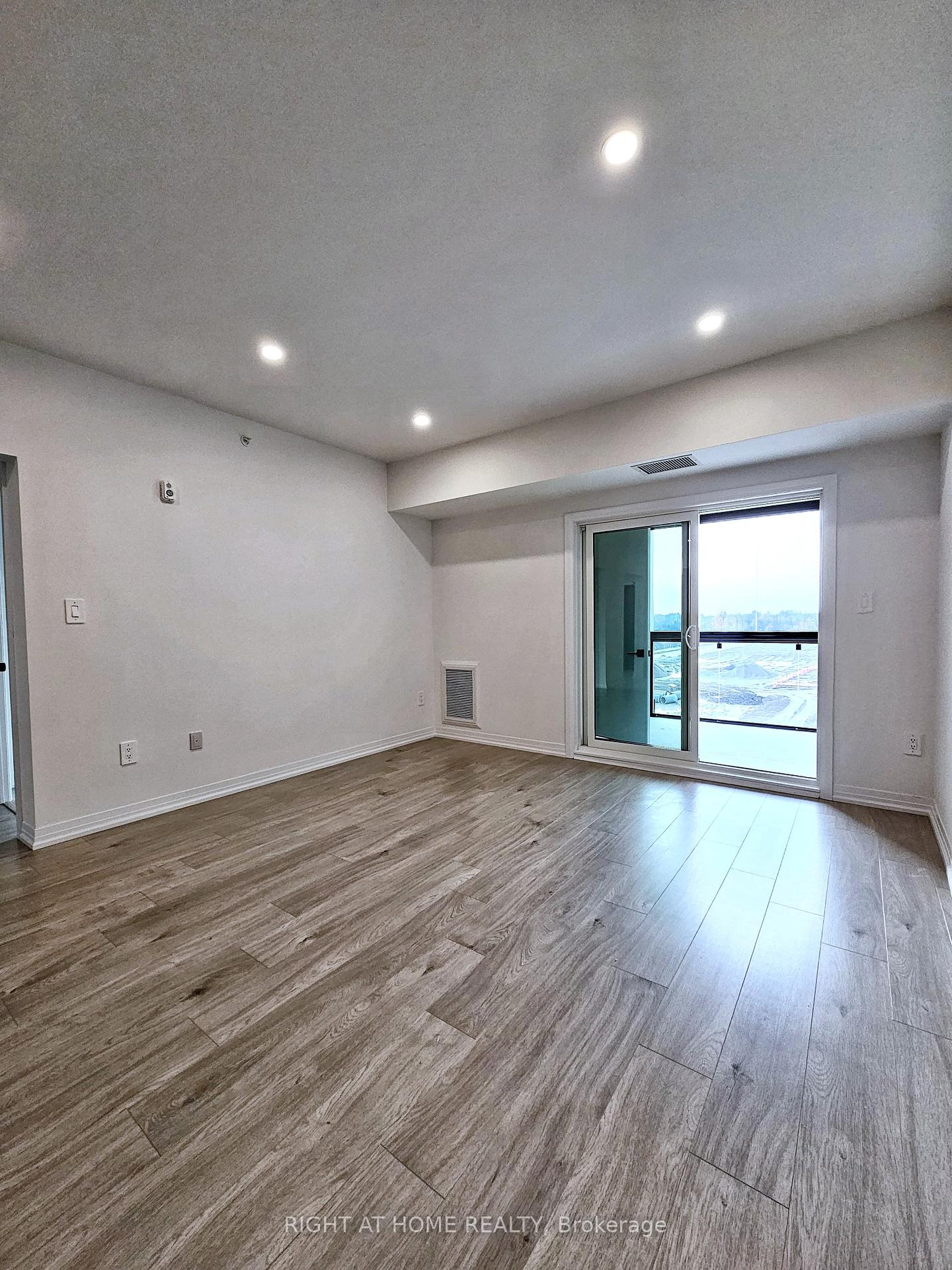 Photo 9 of Unit 405, 15 Kneeshaw Drive, Barrie, Painswick South — HOMEH